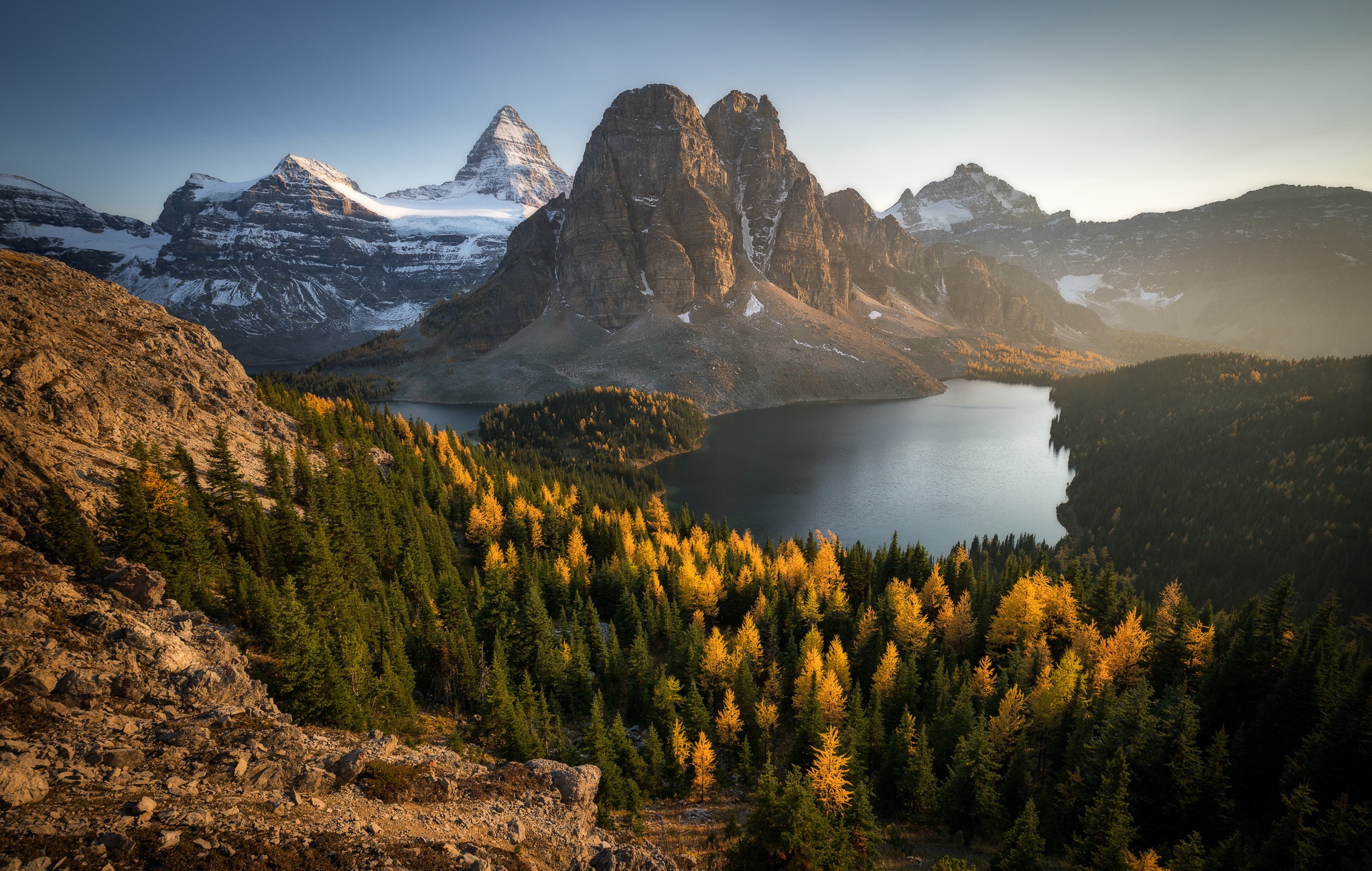 Lake and mountains with autumn trees HD Wallpaper