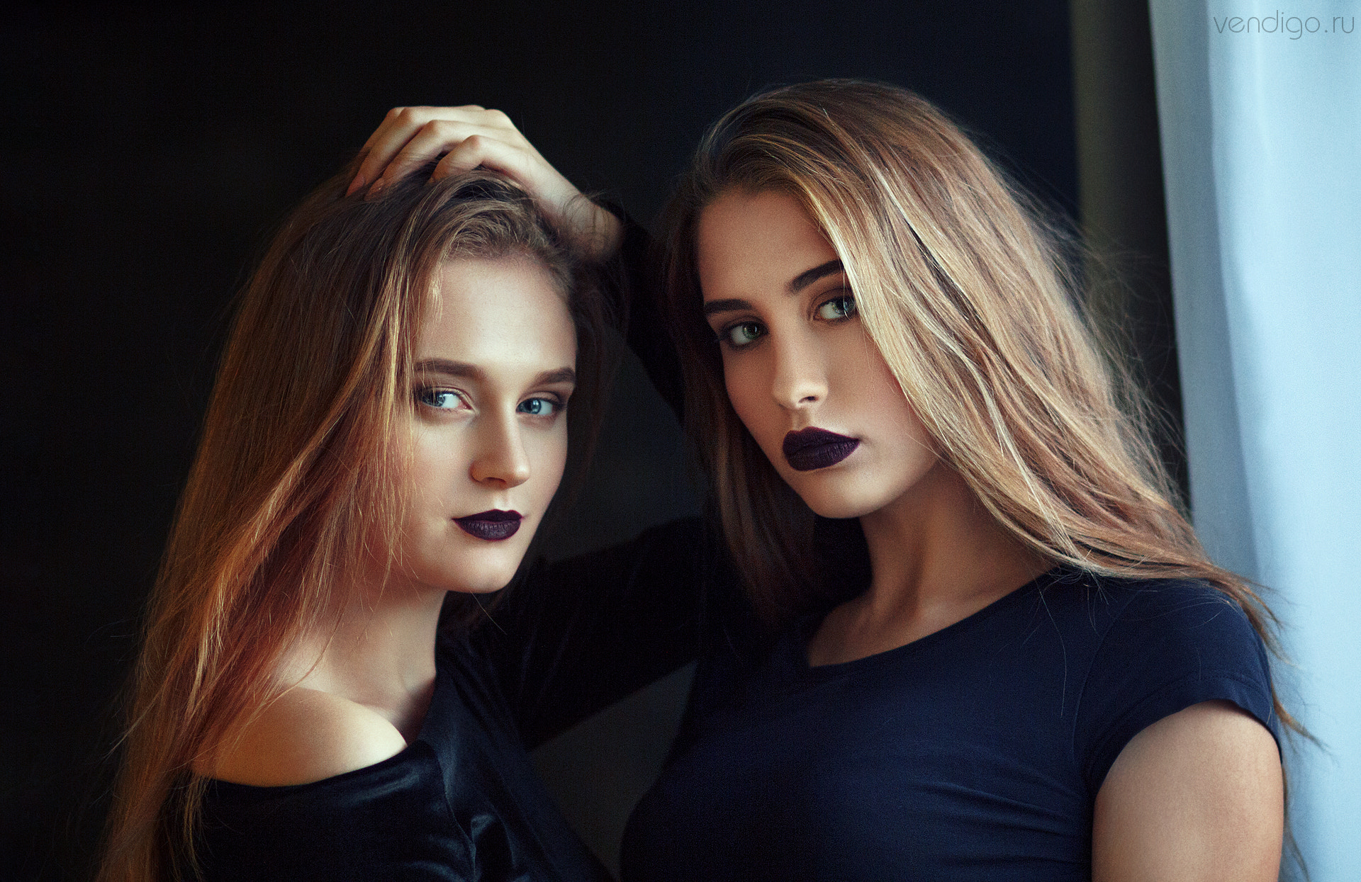 Two young women with dark lipstick HD Wallpaper