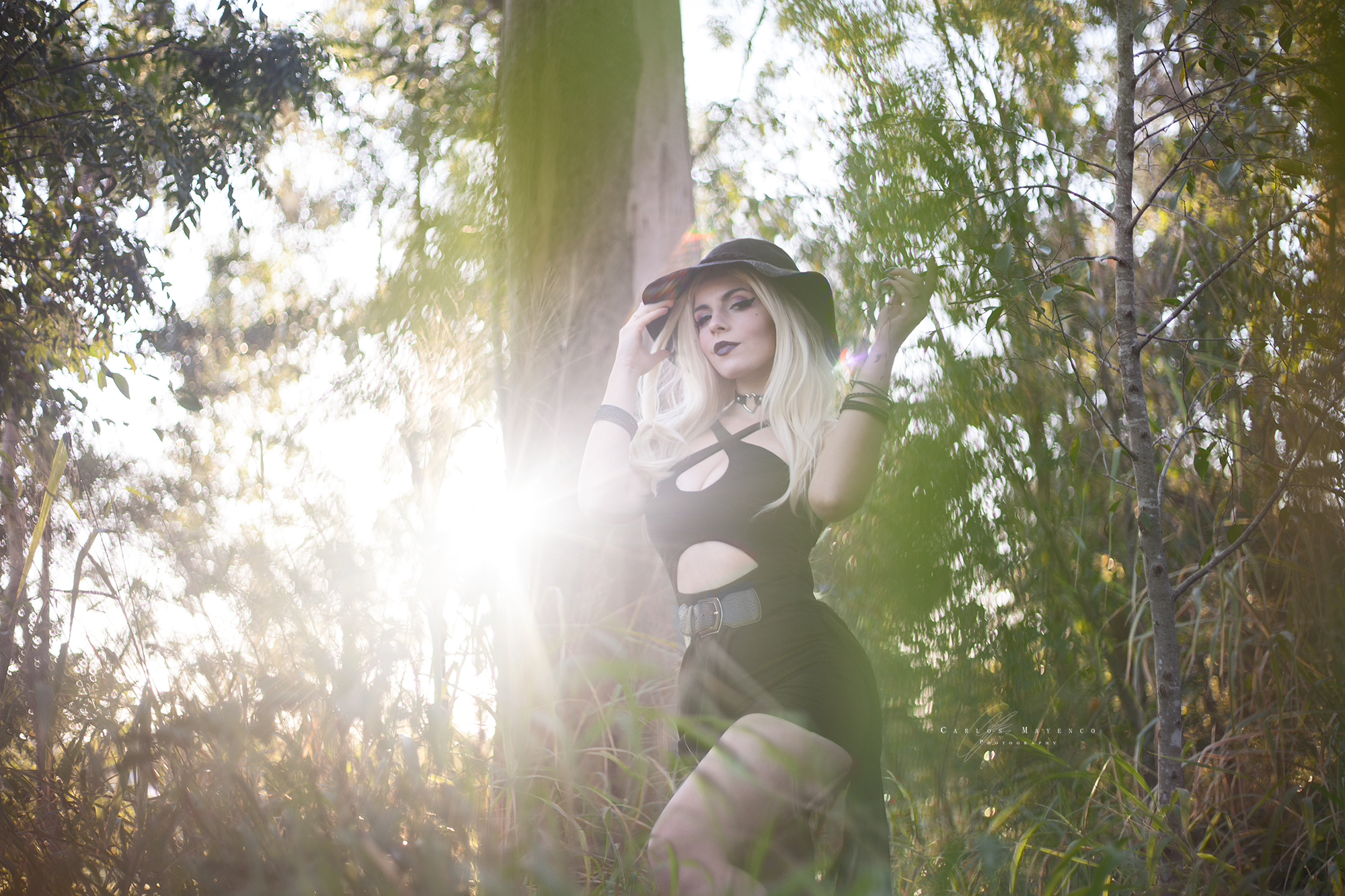 Katyuska Moonfox in a black outfit and sun hat outdoors HD Wallpaper