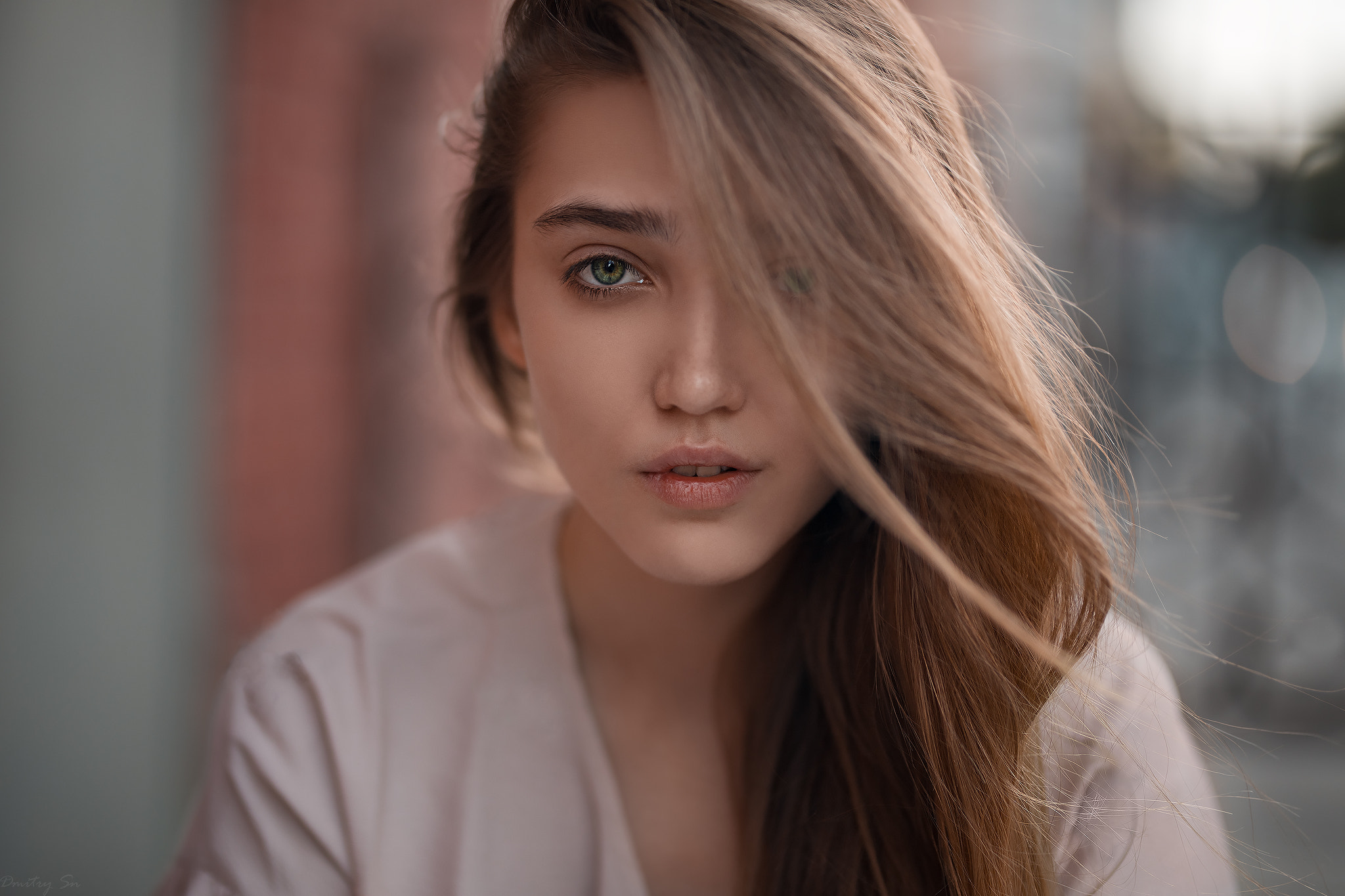 Portrait of a young blonde woman HD Wallpaper