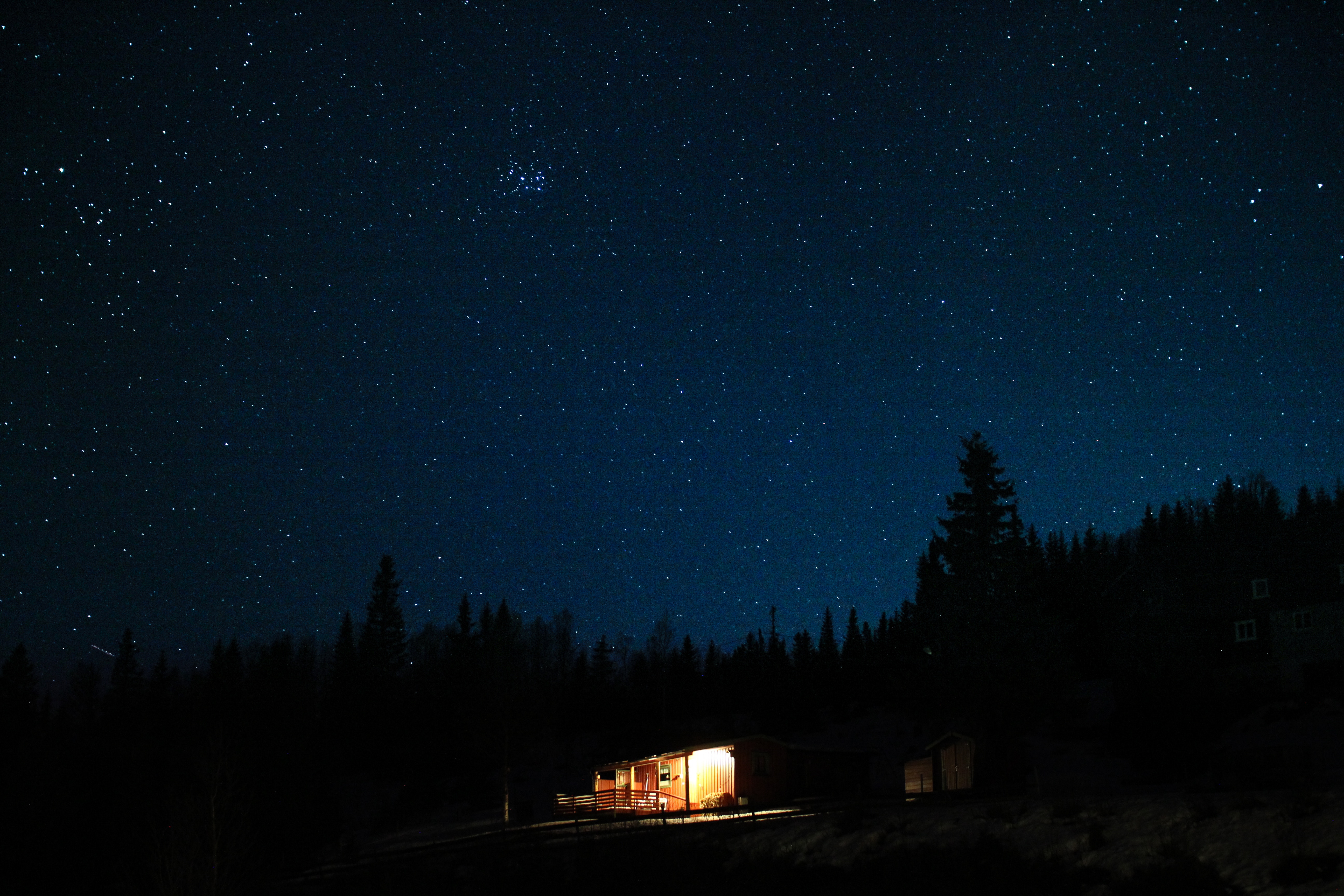 Cabin under a starry night sky HD Wallpaper