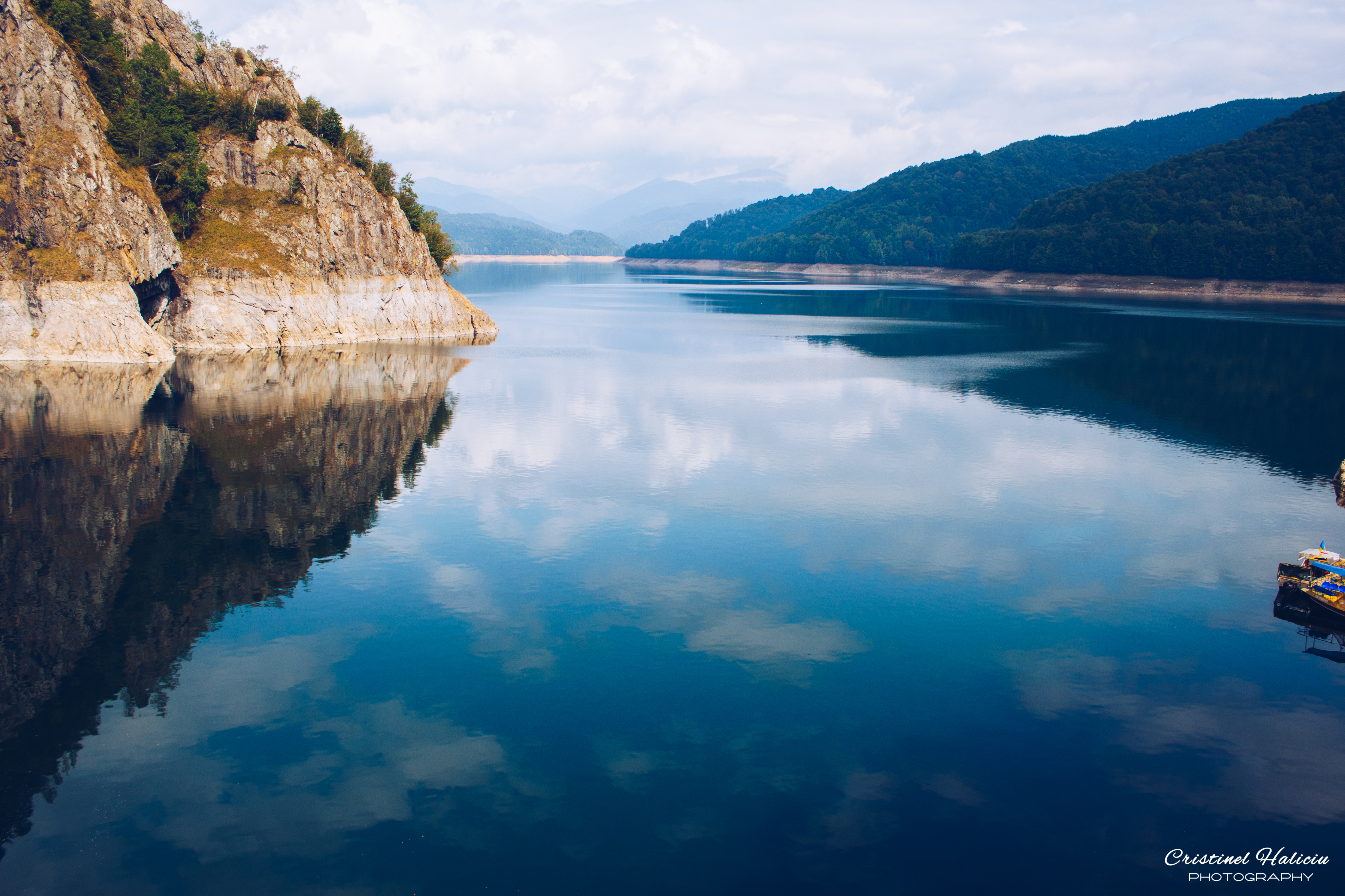Lake and mountains with rocky cliff in Romania HD Wallpaper