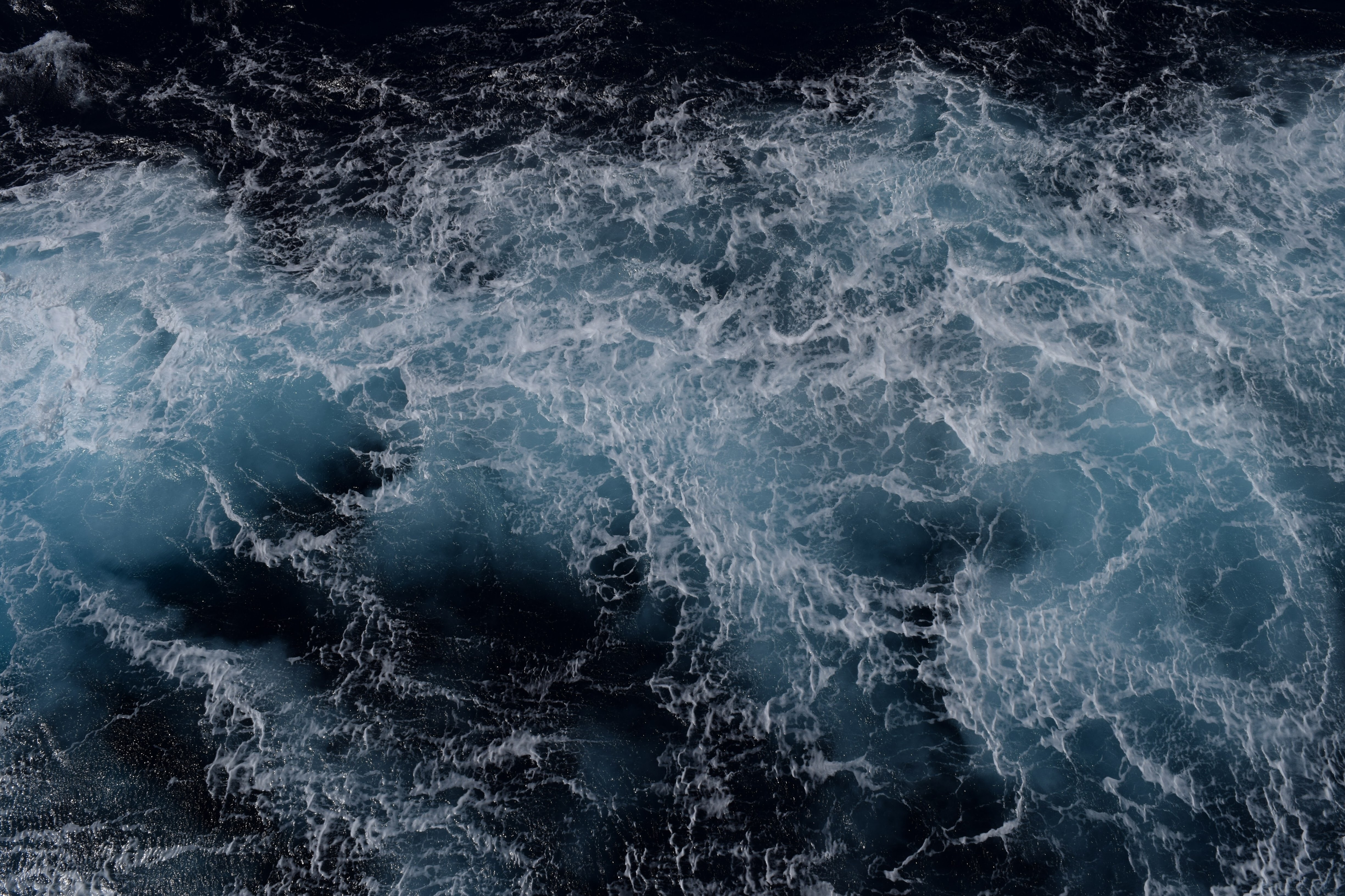 Waves in the Baltic Sea HD Wallpaper