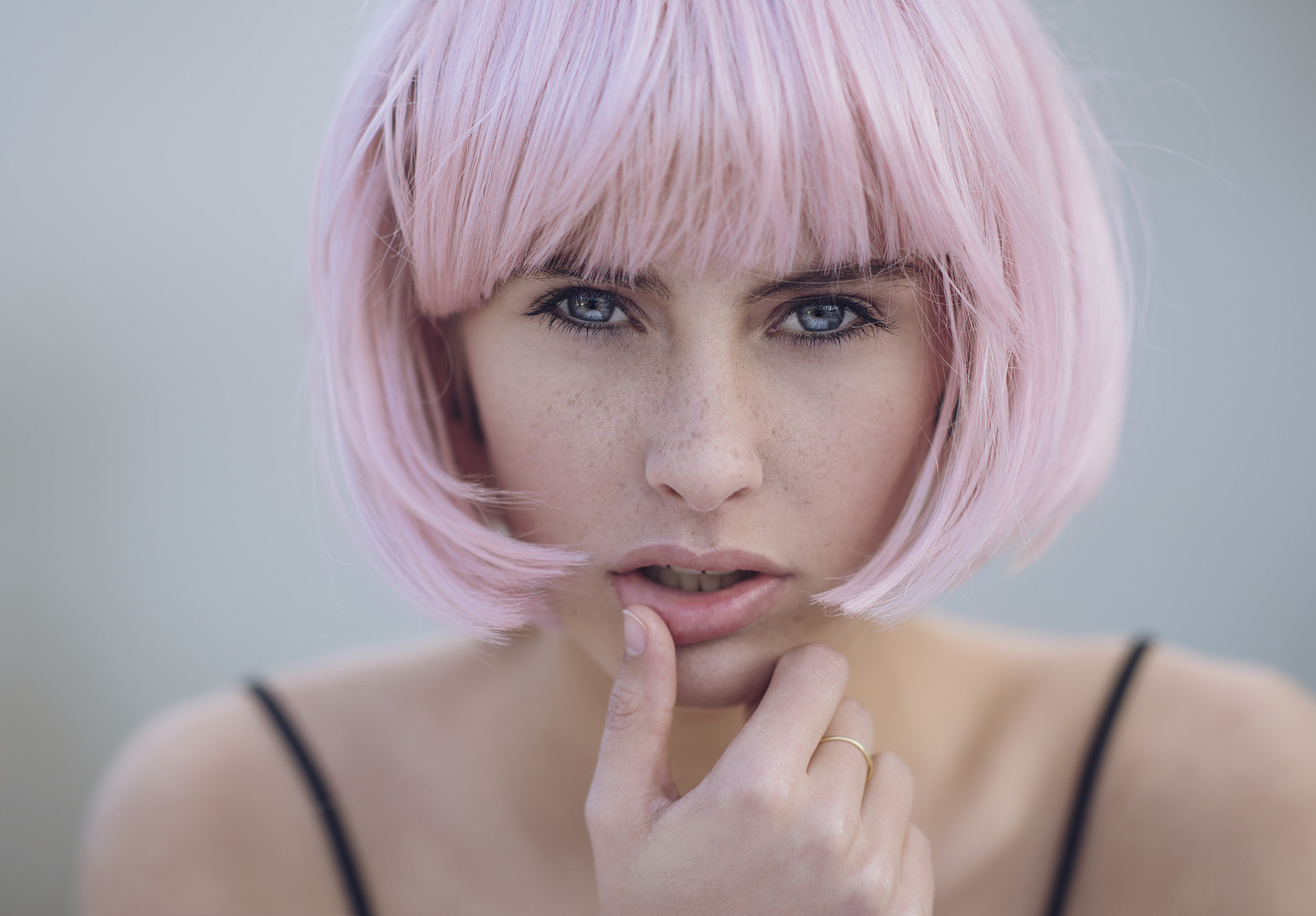 Woman with pink bob wig and blue eyes HD Wallpaper