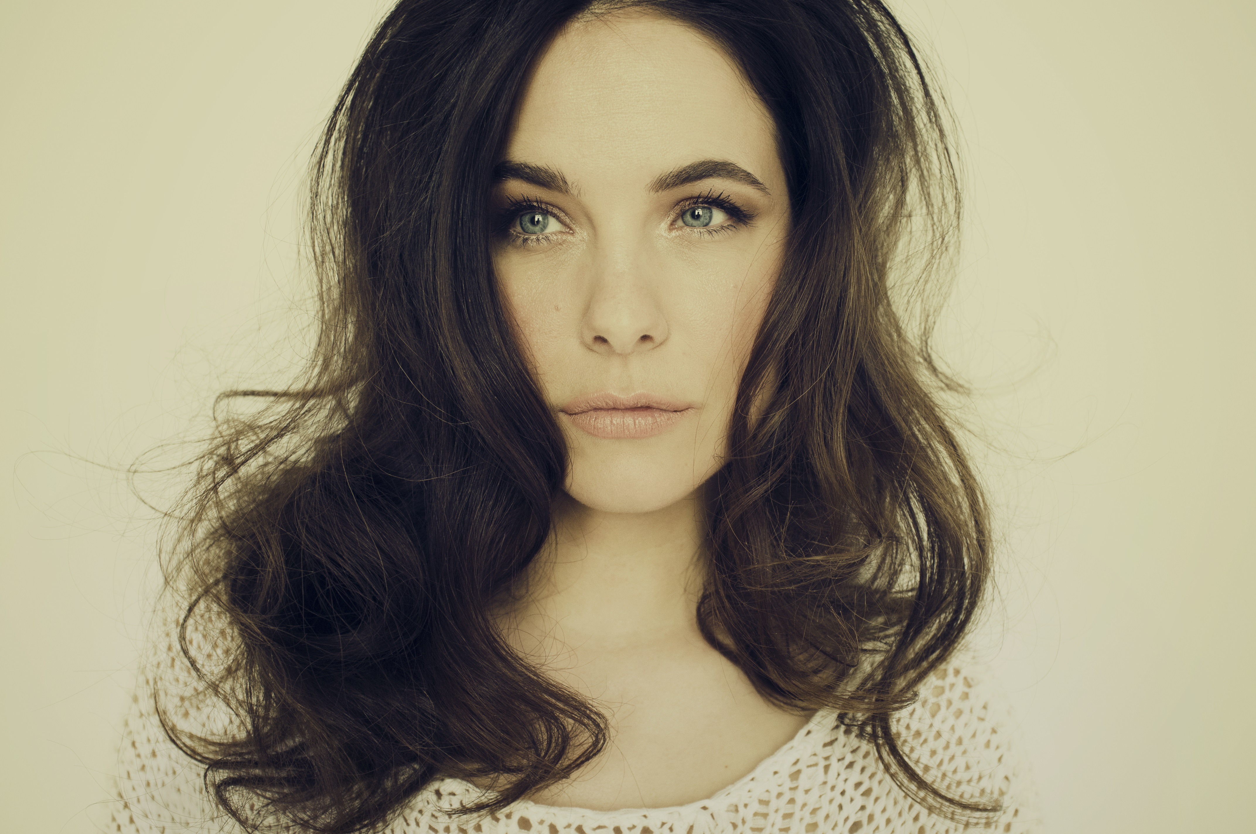 Caroline Dhavernas HD Wallpaper