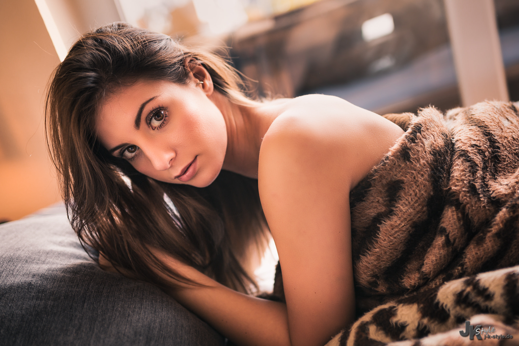 Woman wrapped in a blanket, portrait HD Wallpaper