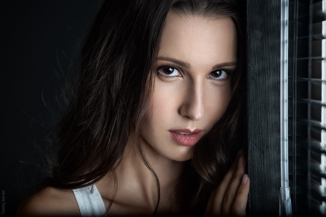 Portrait of a woman with dark hair HD Wallpaper