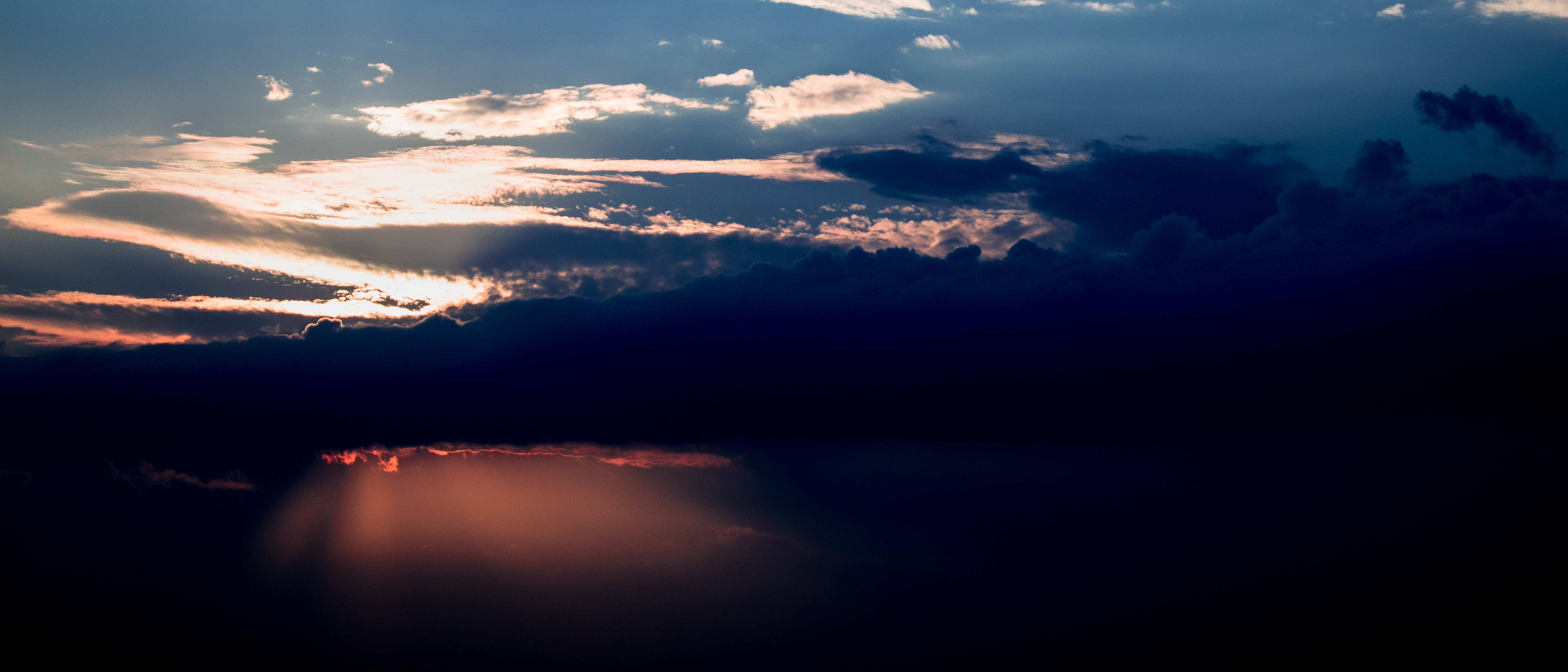 Sunset sky with dark clouds and sunbeams HD Wallpaper