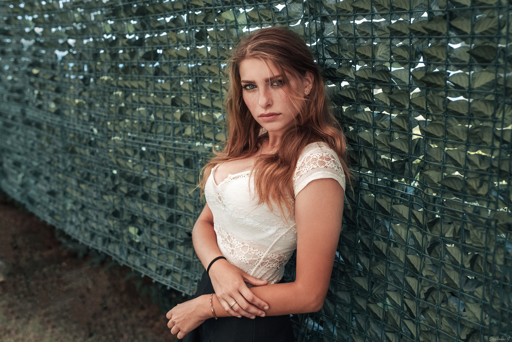Woman with red hair leaning against a fence HD Wallpaper