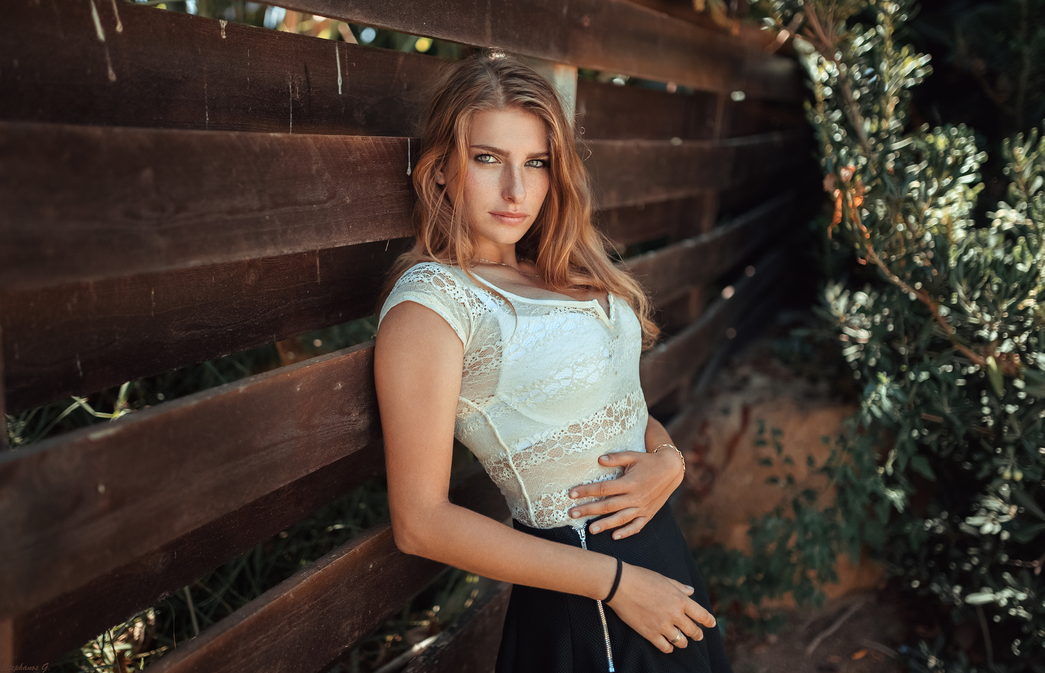 Woman in white lace top leaning on wooden fence HD Wallpaper