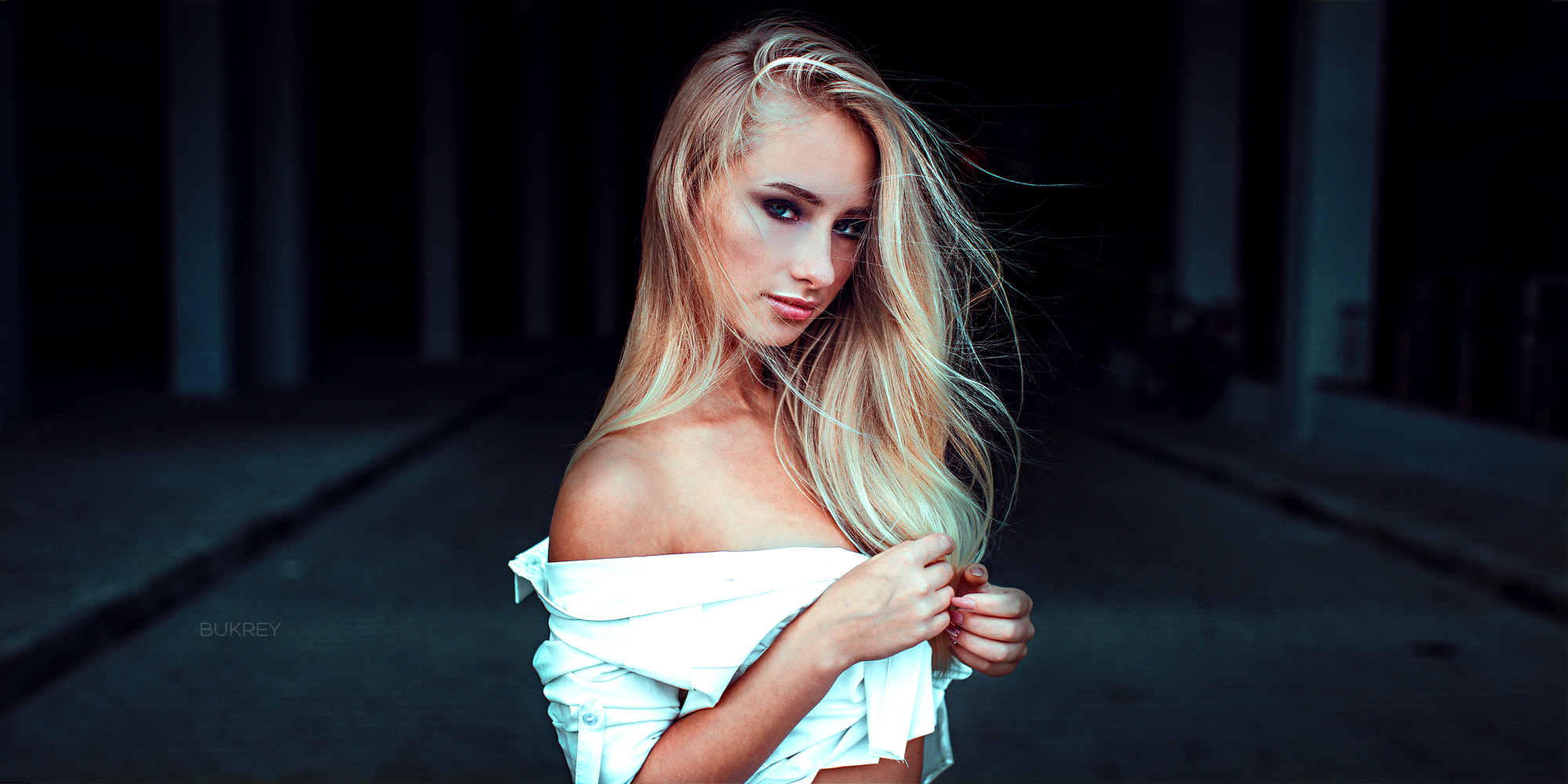 Woman with blonde hair wearing a white shirt HD Wallpaper