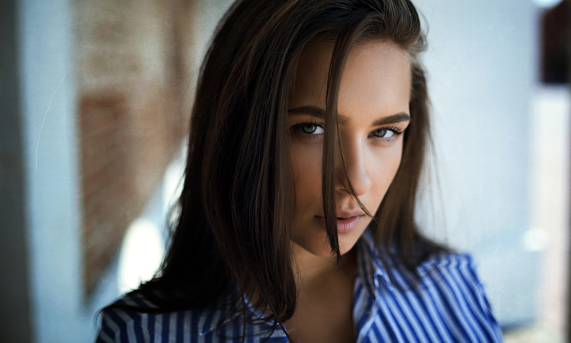 Portrait of a woman with dark hair HD Wallpaper