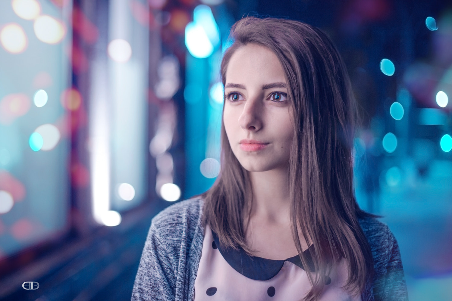 Portrait of a young woman with brown eyes and brunette hair HD Wallpaper