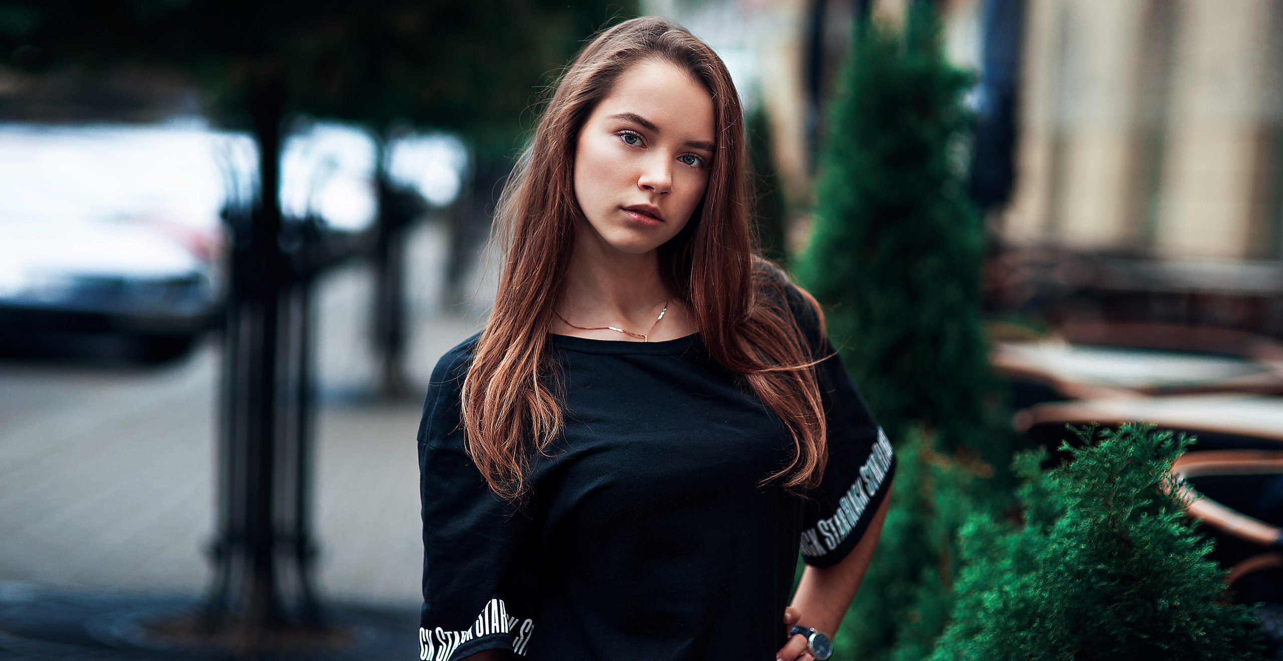 Young woman with long brown hair outdoors HD Wallpaper