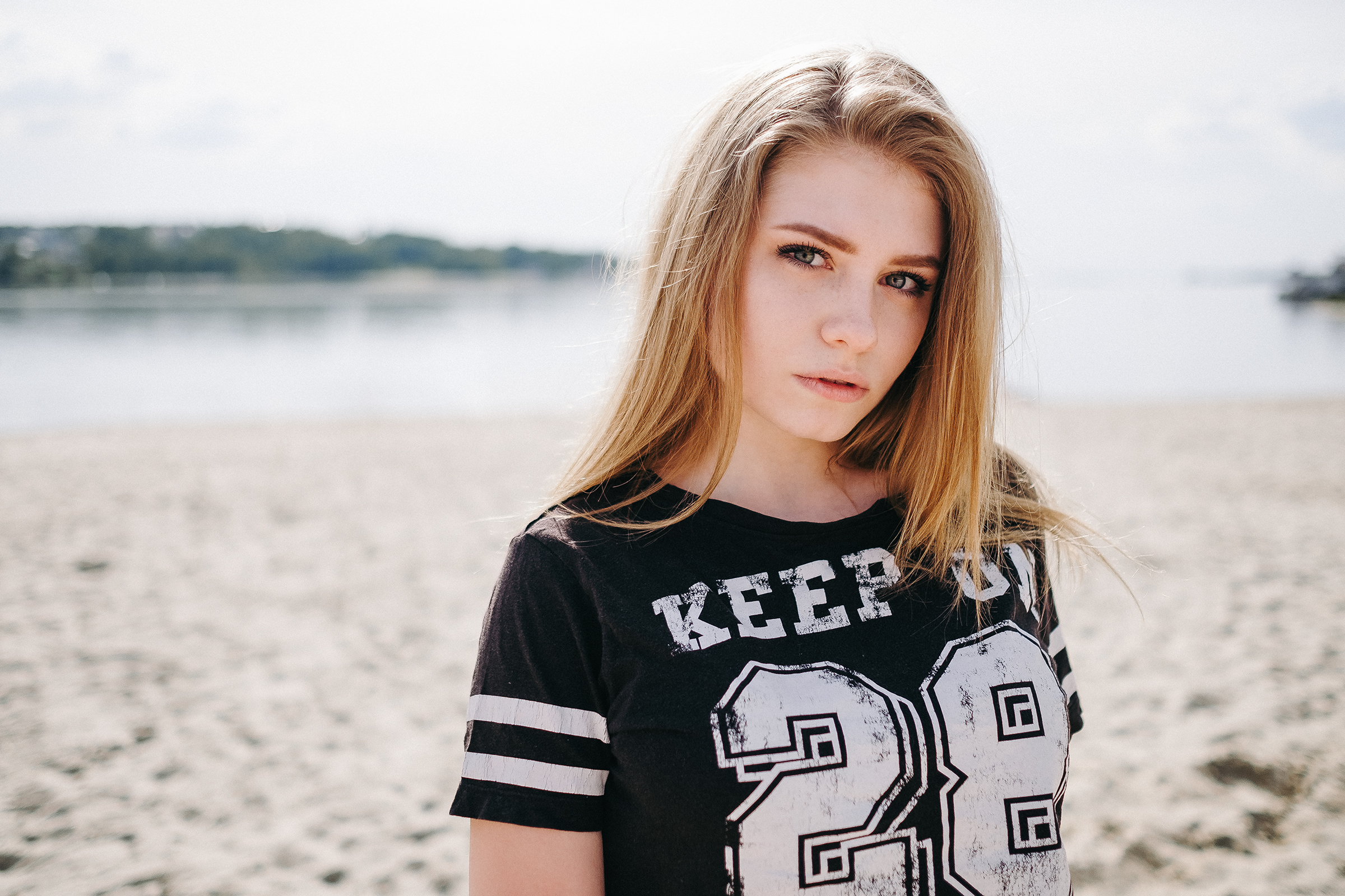 Woman in T-shirt on a beach HD Wallpaper