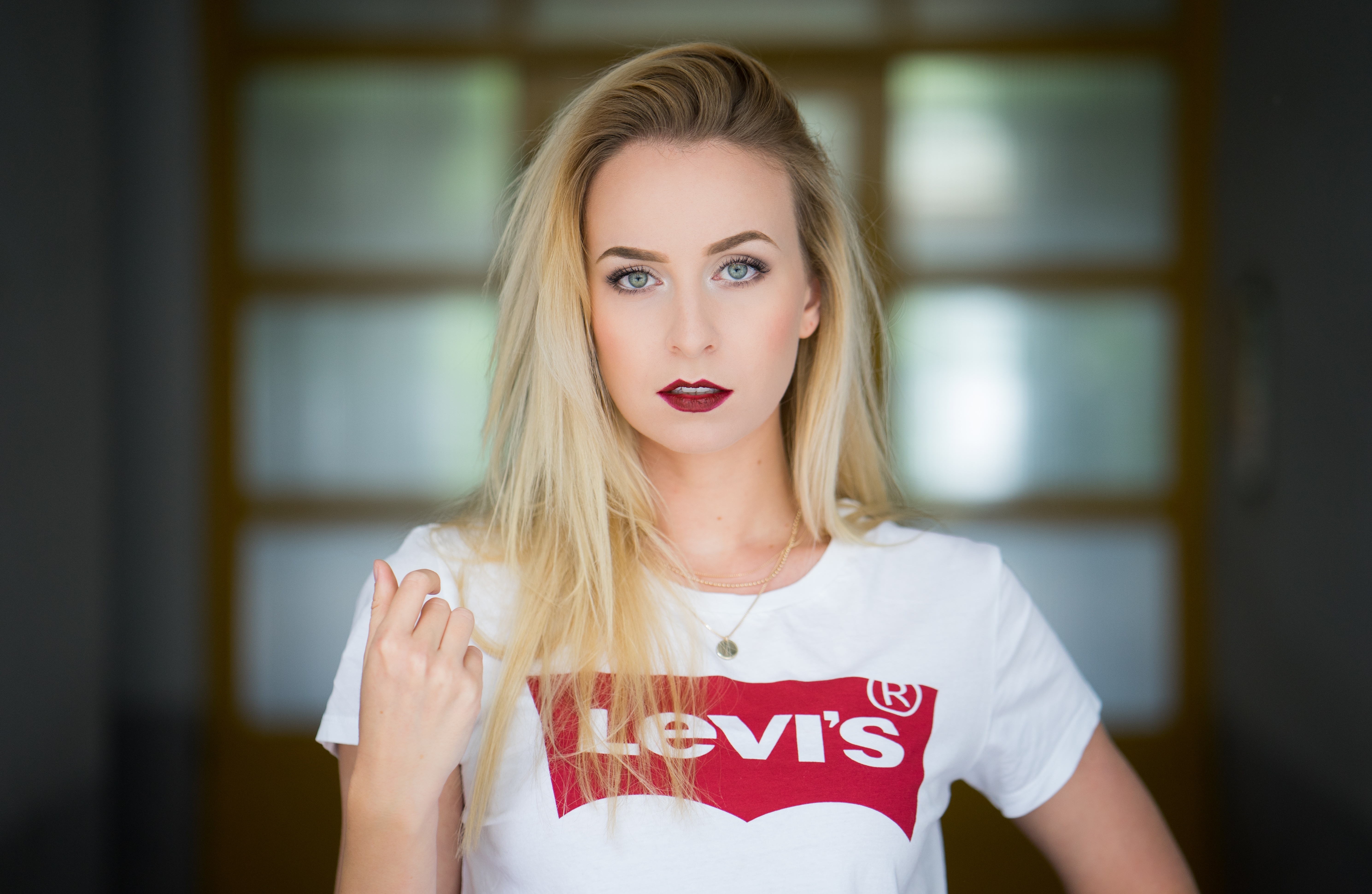 Woman in Levi's shirt with red lipstick HD Wallpaper