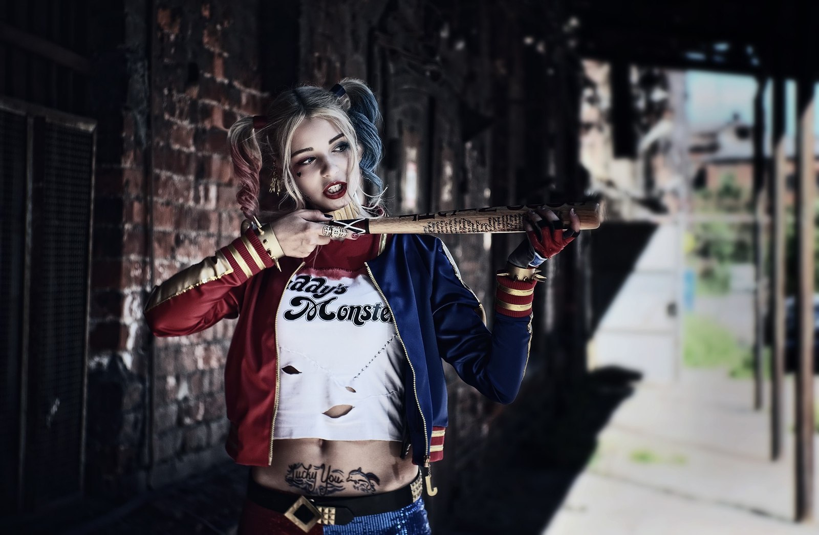 Harley Quinn cosplay with baseball bat HD Wallpaper