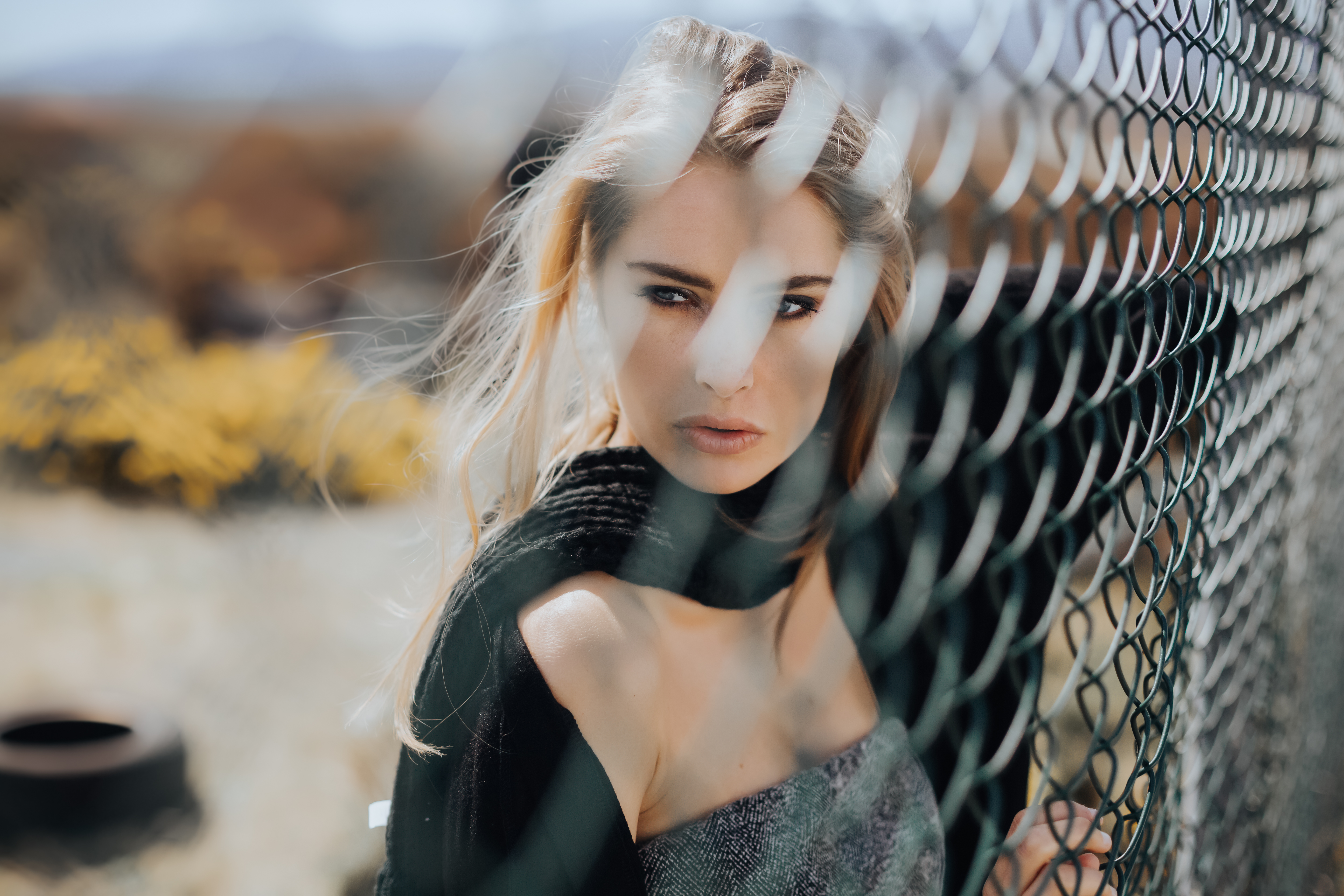 Woman behind a fence in a desert landscape HD Wallpaper