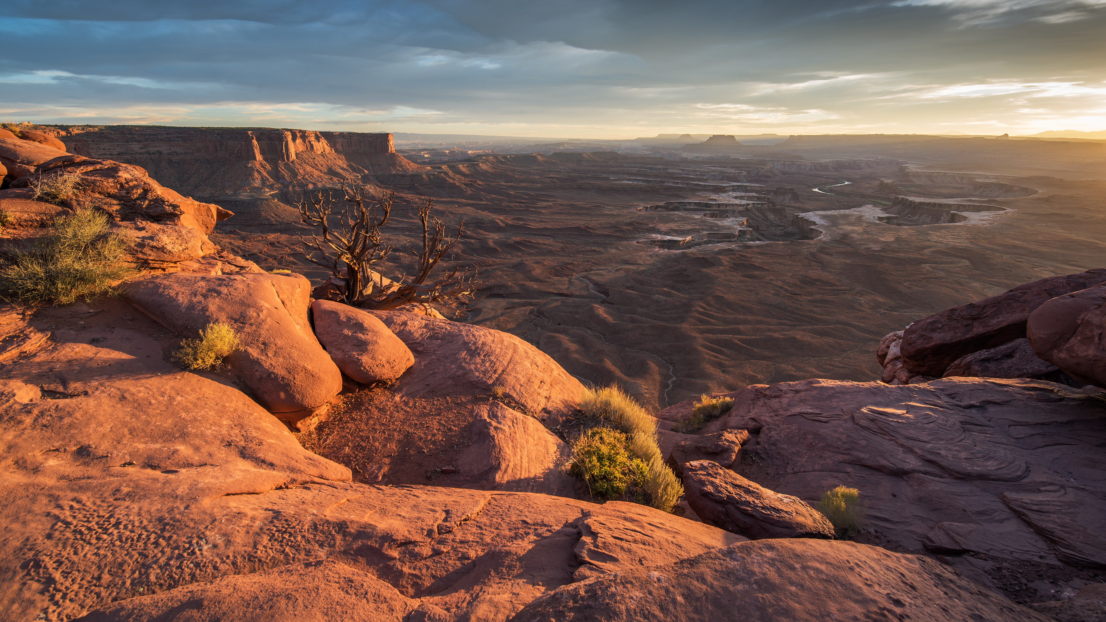 Canyonlands National Park landscape at sunset HD Wallpaper