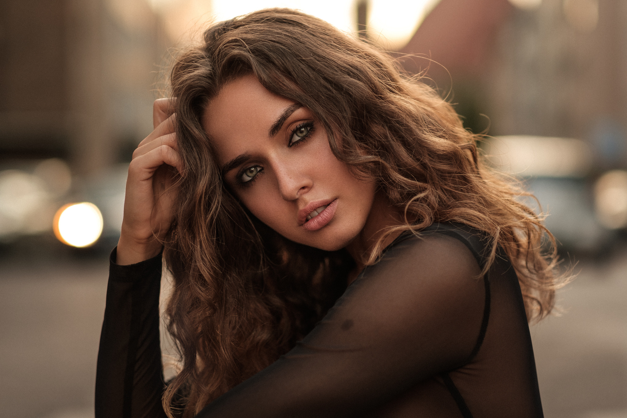 Portrait of a woman by Martin Kühn HD Wallpaper