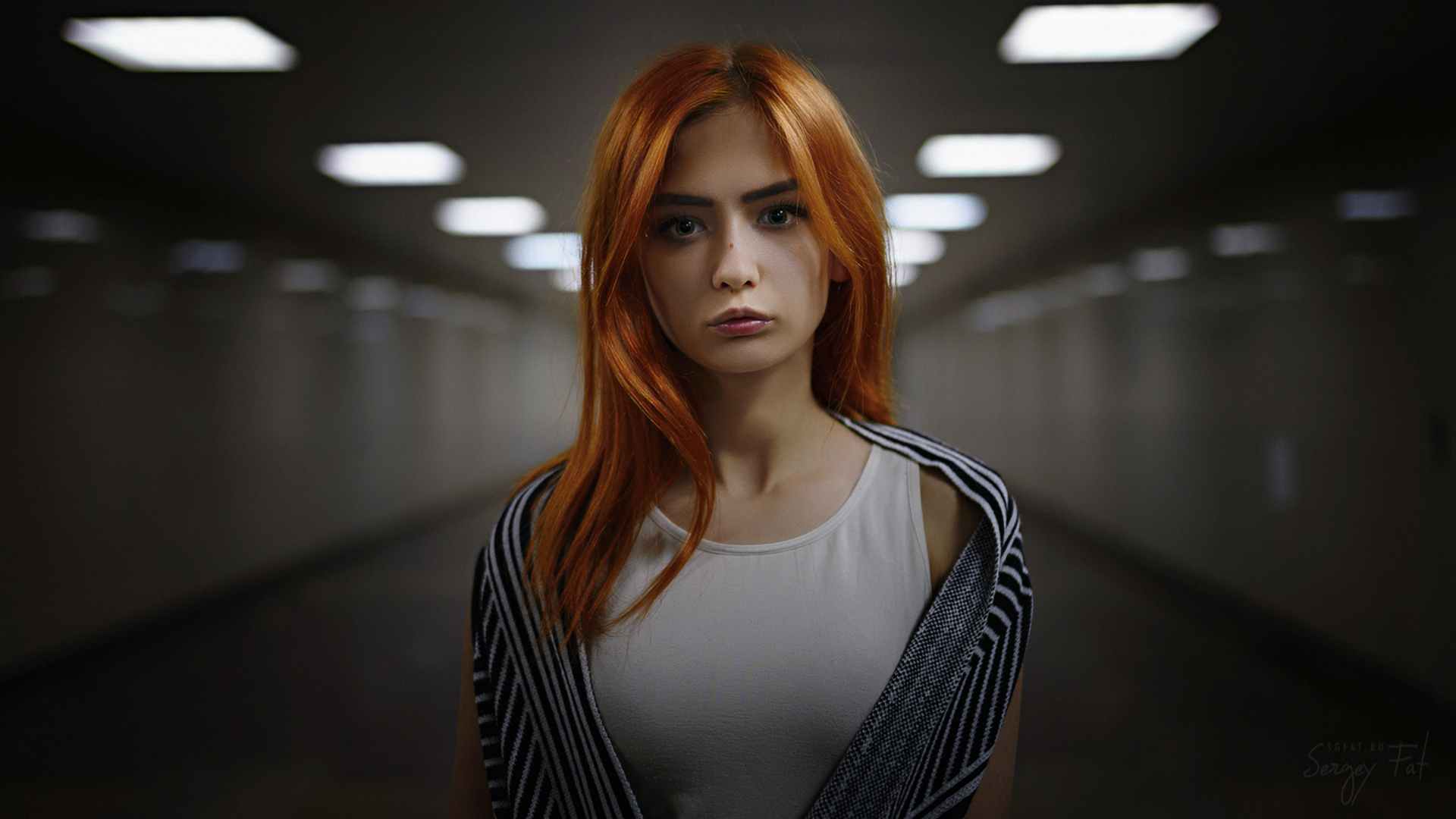 Redhead woman in a tunnel HD Wallpaper