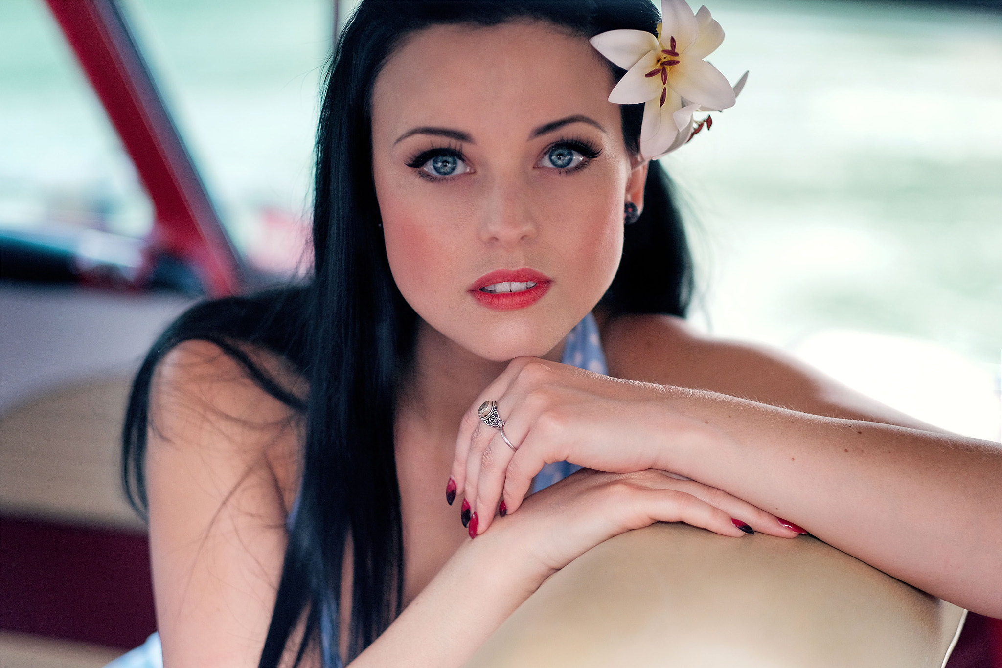 Woman with flower in her hair HD Wallpaper