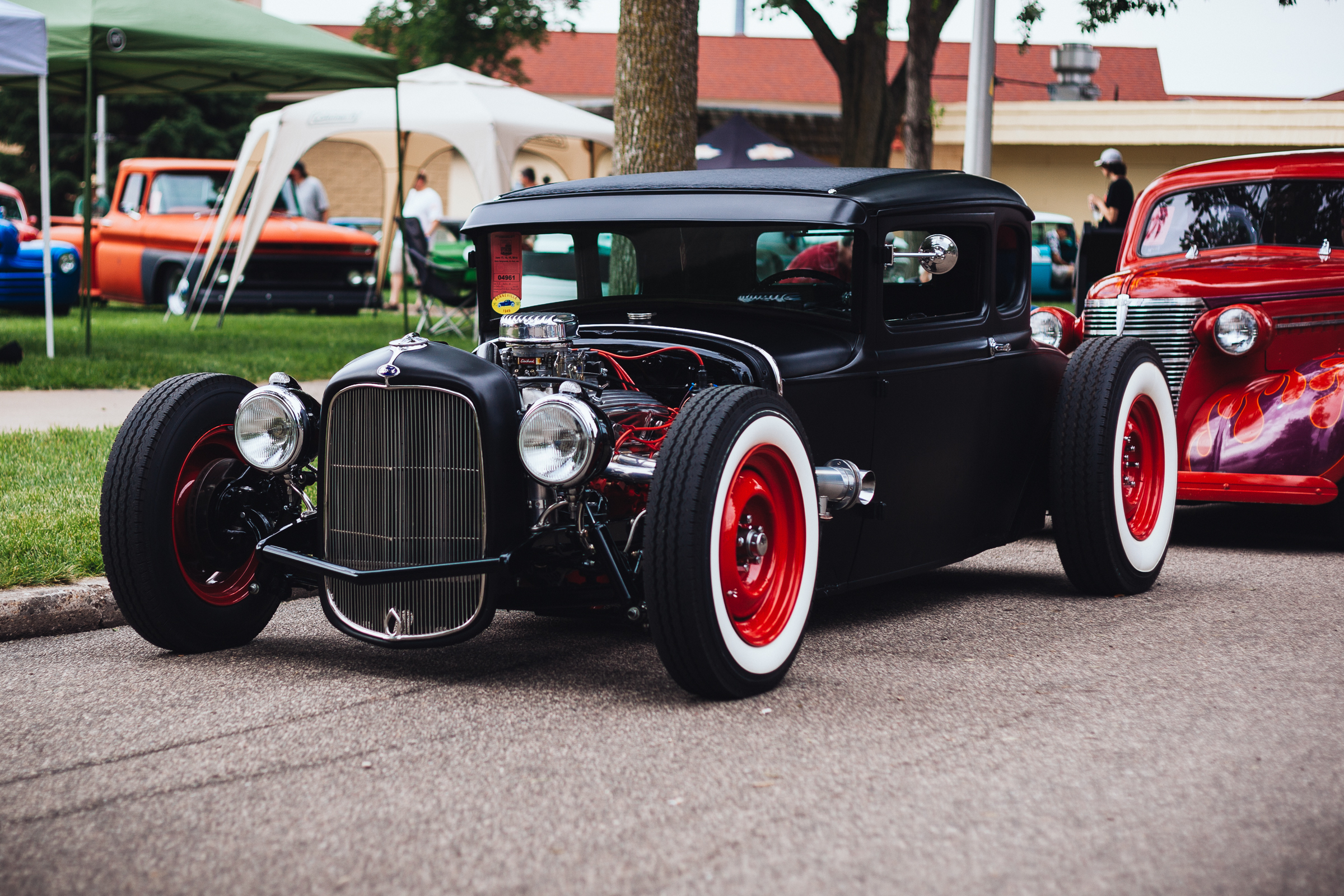 Black Hot Rod car with red wheels and white wall tires HD Wallpaper