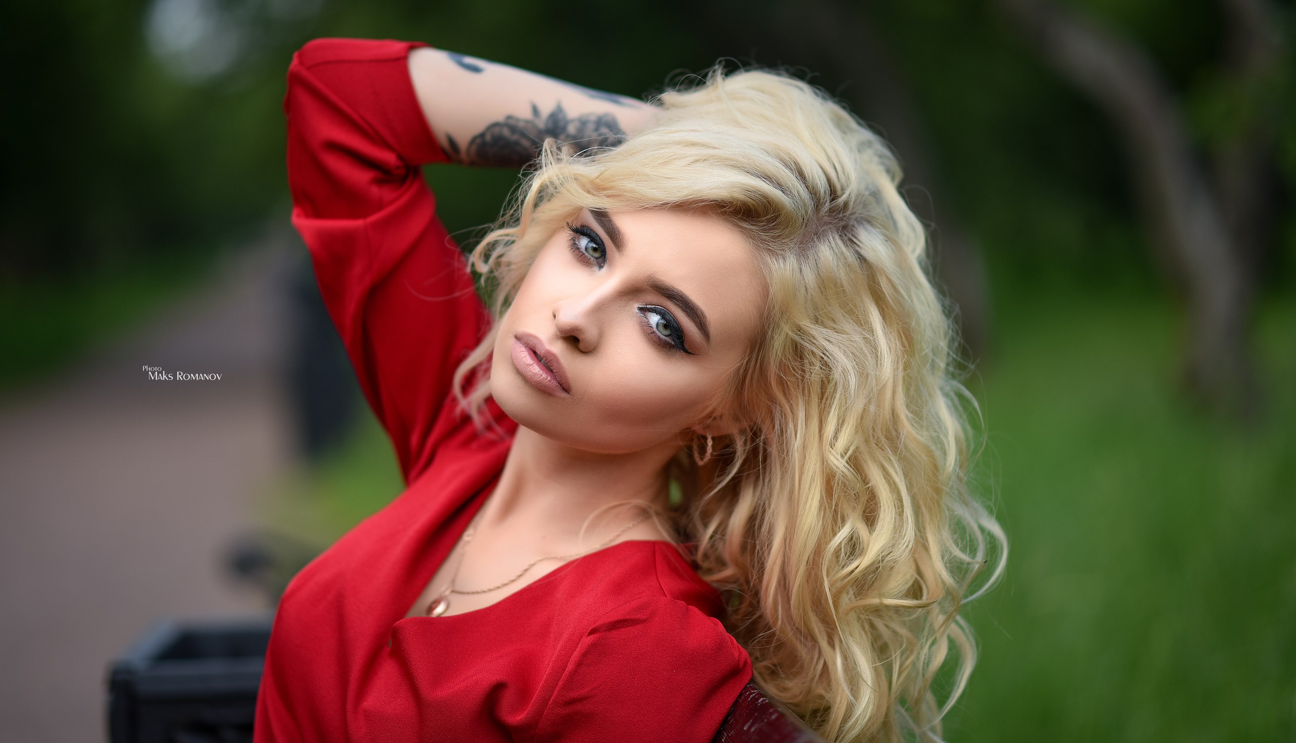 women outdoors, Maksim Romanov, tattoo, blonde, depth of field, necklace, women HD Wallpaper