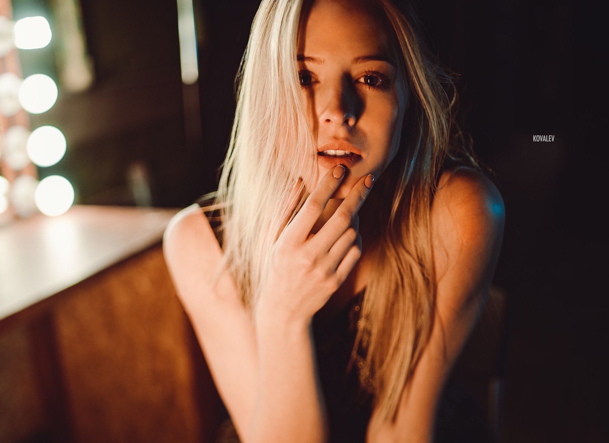 Woman with blonde hair touching her lips HD Wallpaper