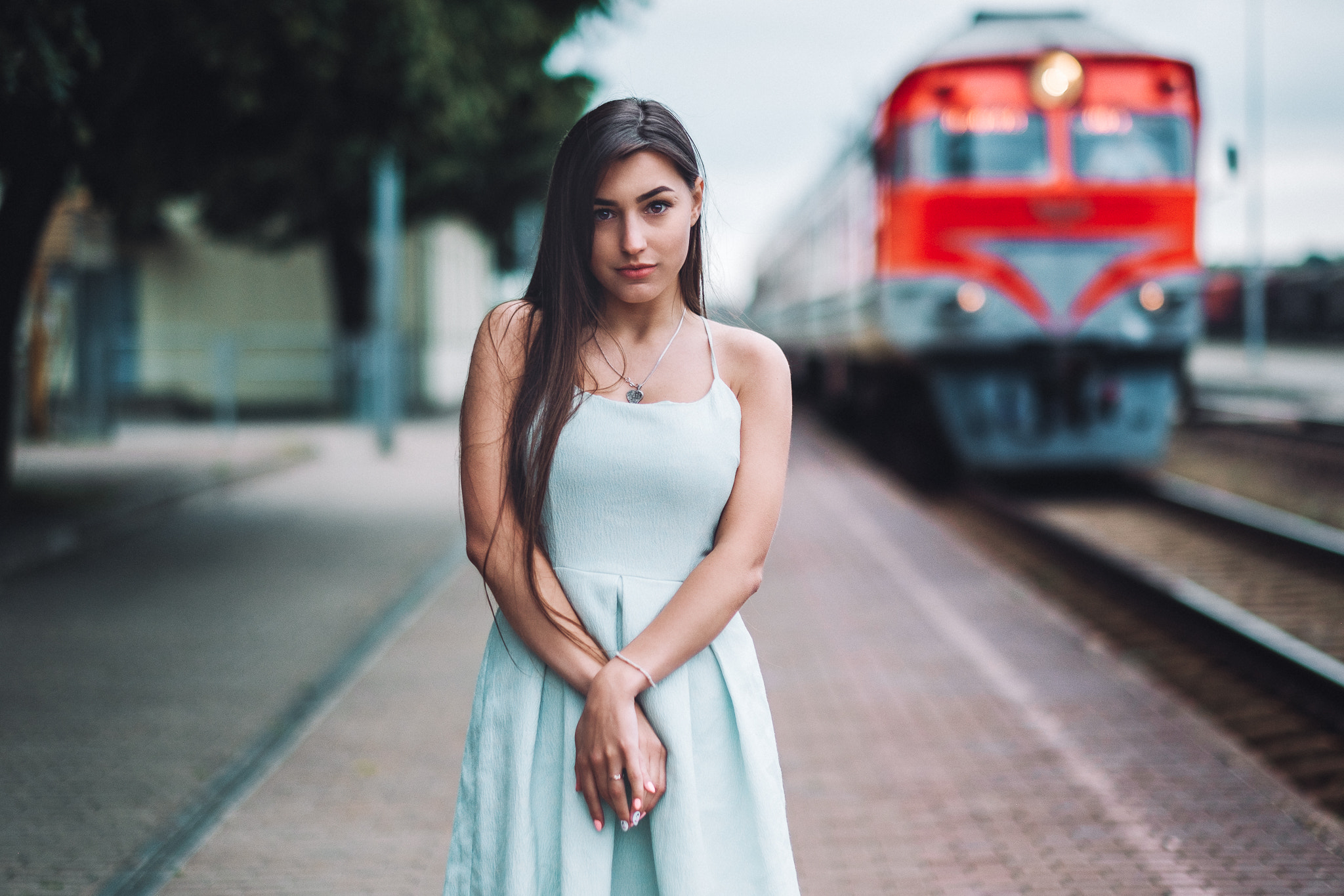 Woman in dress on train platform HD Wallpaper