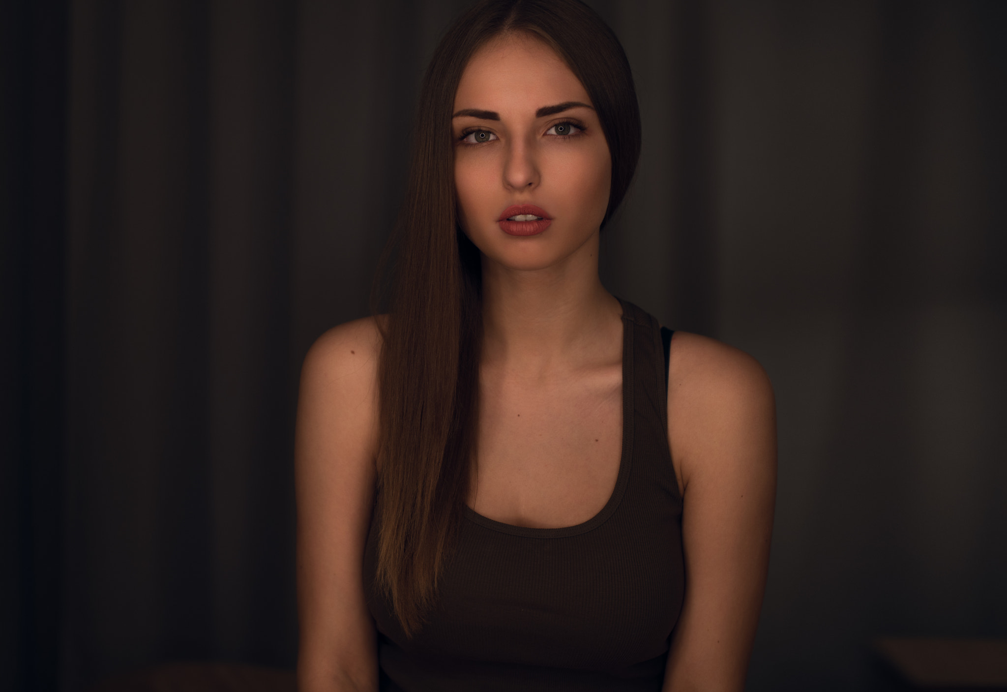 Woman with long brown hair wearing a tank top HD Wallpaper