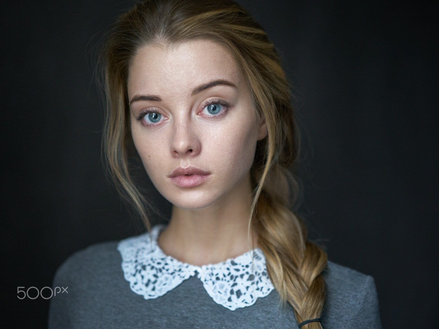 Portrait of a young woman with blonde hair and blue eyes HD Wallpaper