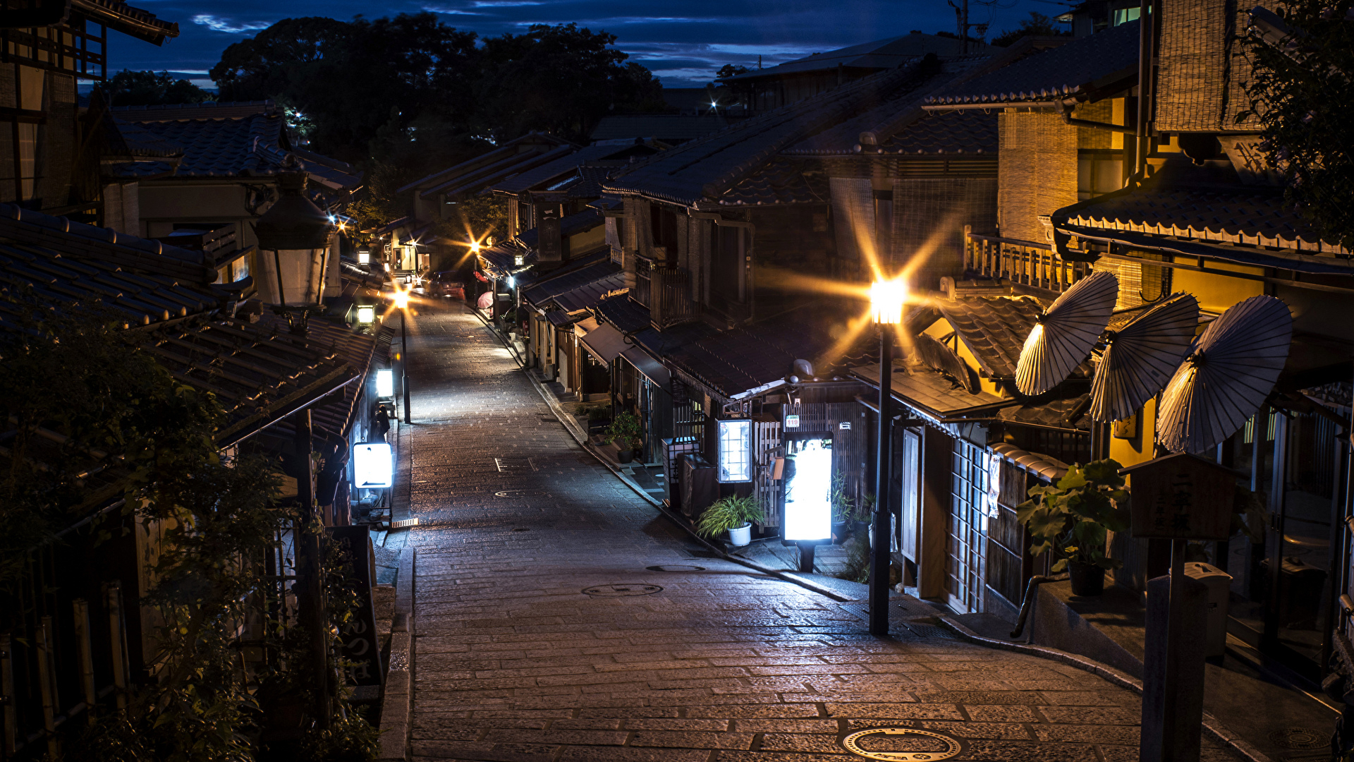 Night street in Kyoto, Japan HD Wallpaper