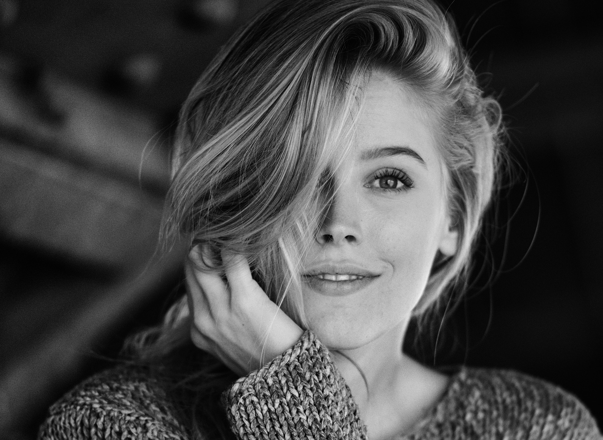 Monochrome portrait of a woman by Peter Müller HD Wallpaper