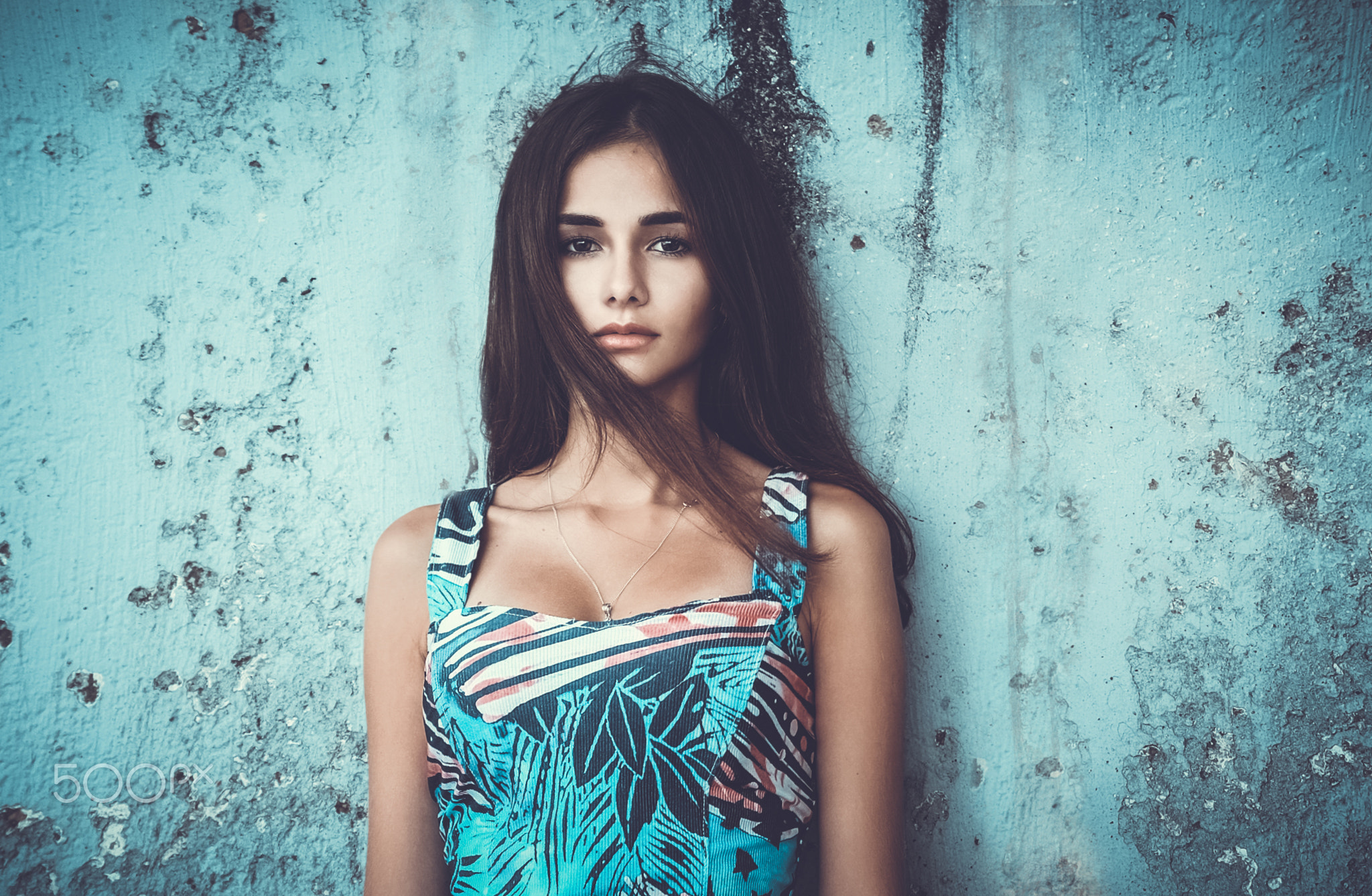 Portrait of a tanned woman with brown eyes and brunette hair HD Wallpaper