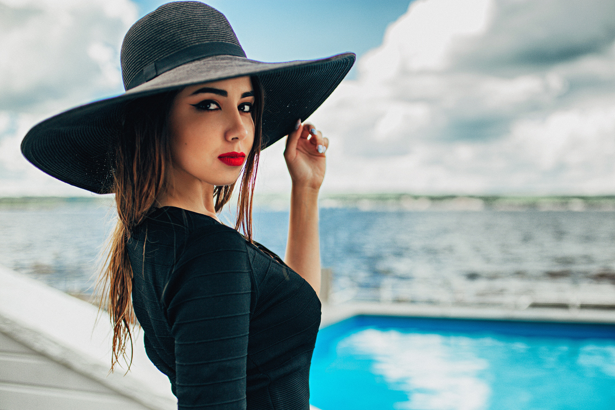 Woman in black hat and dress by the pool HD Wallpaper