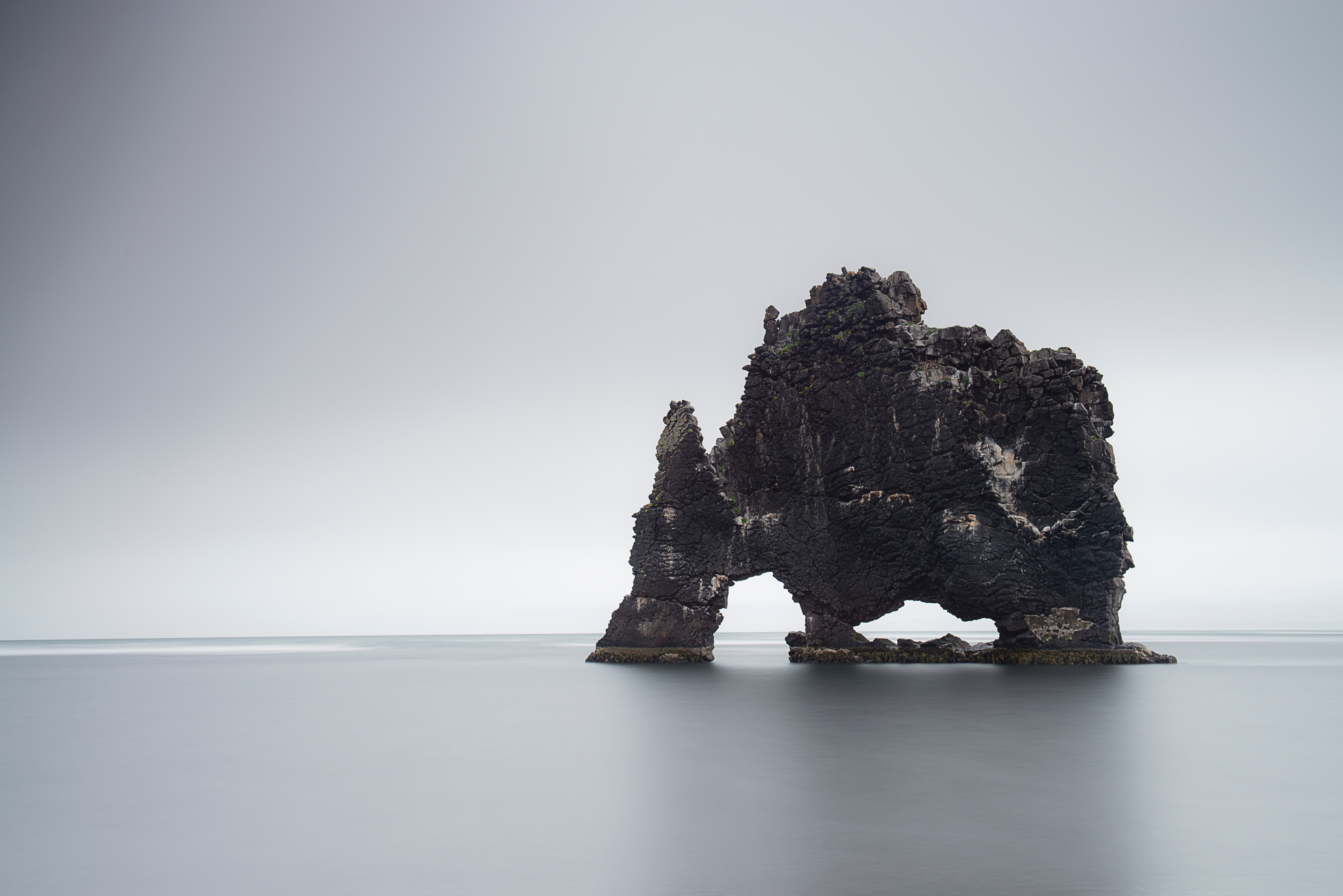 Hvitserkur rock formation in Iceland HD Wallpaper