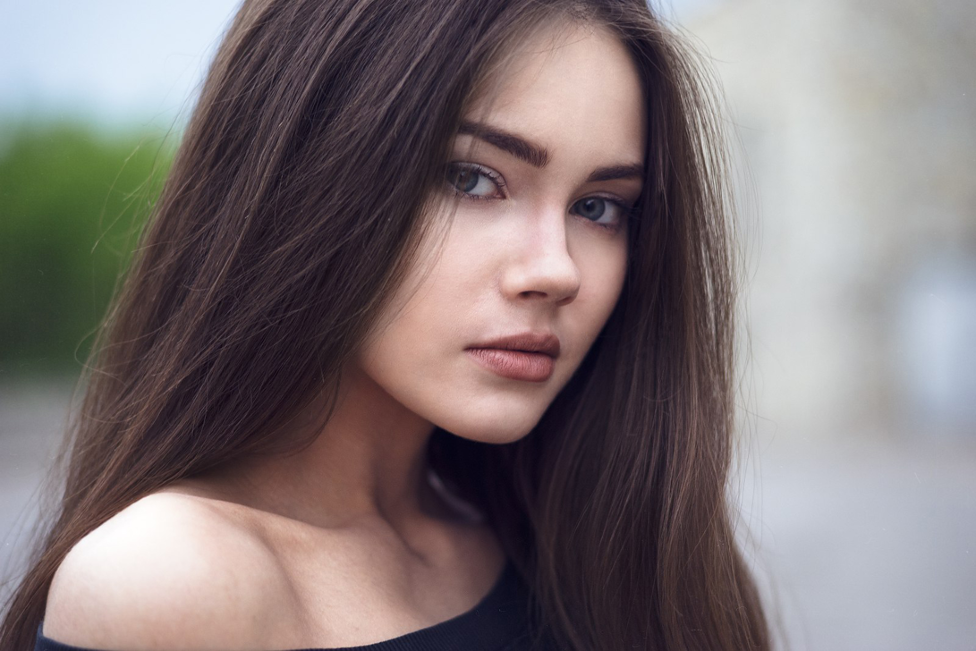 Portrait of a young woman with long brown hair HD Wallpaper