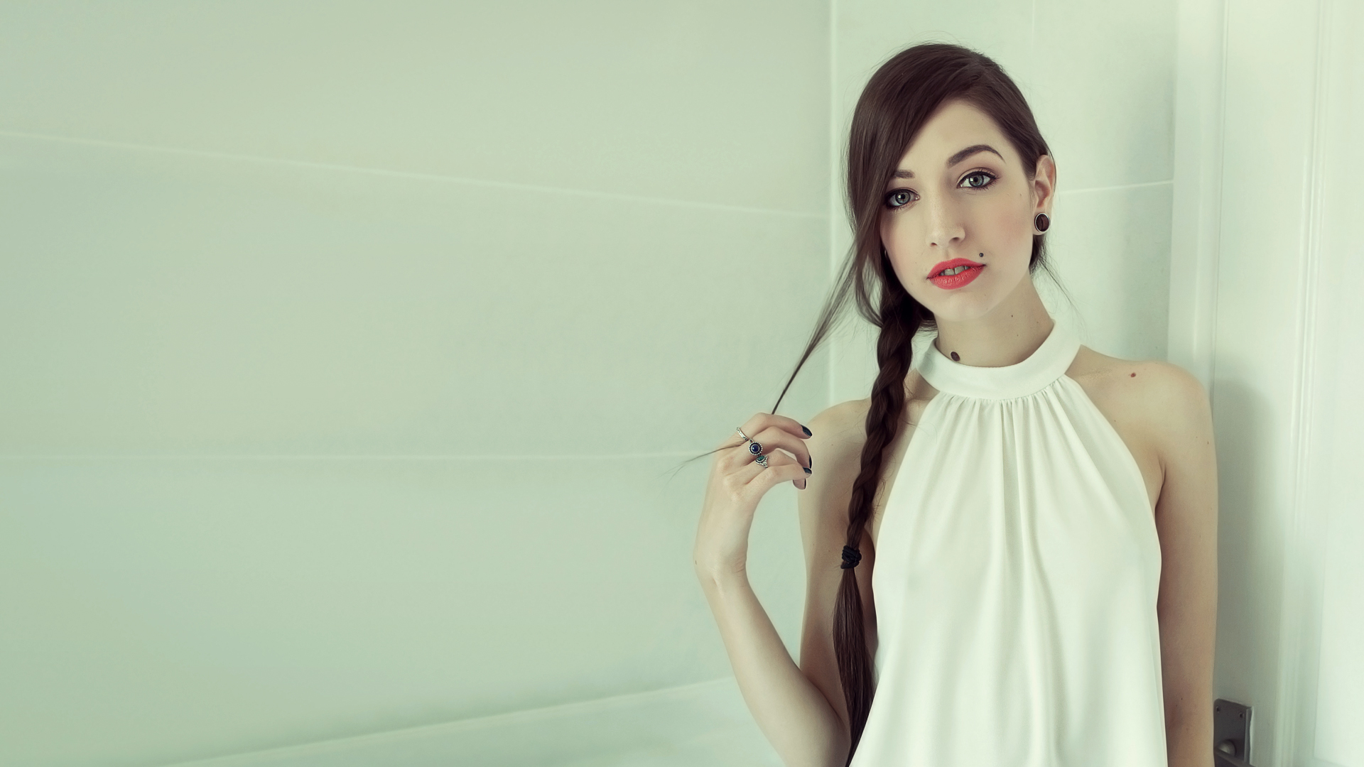 Woman with braided hair and red lipstick looking at viewer HD Wallpaper