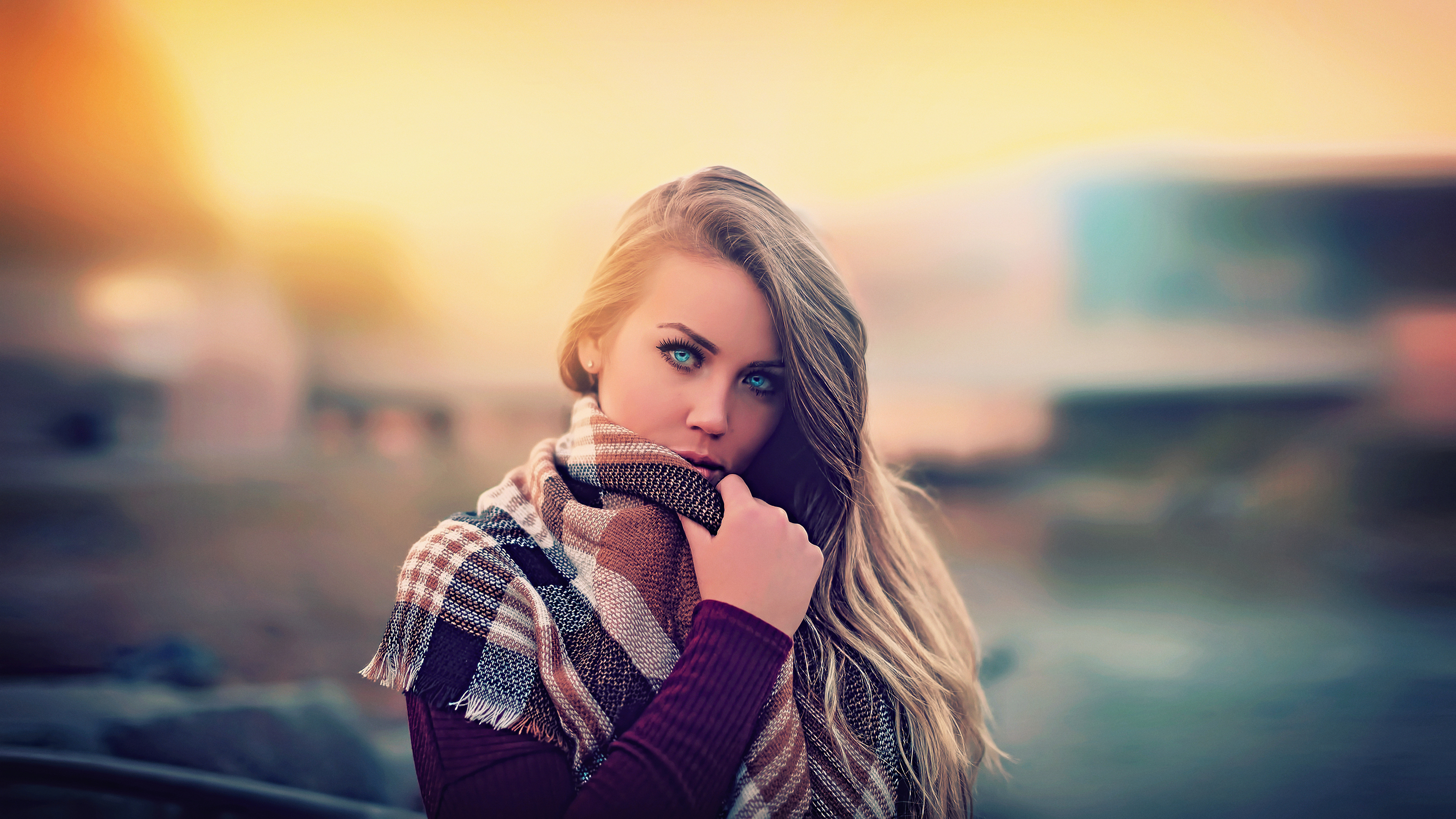 Woman with blonde hair and blue eyes wearing a scarf HD Wallpaper