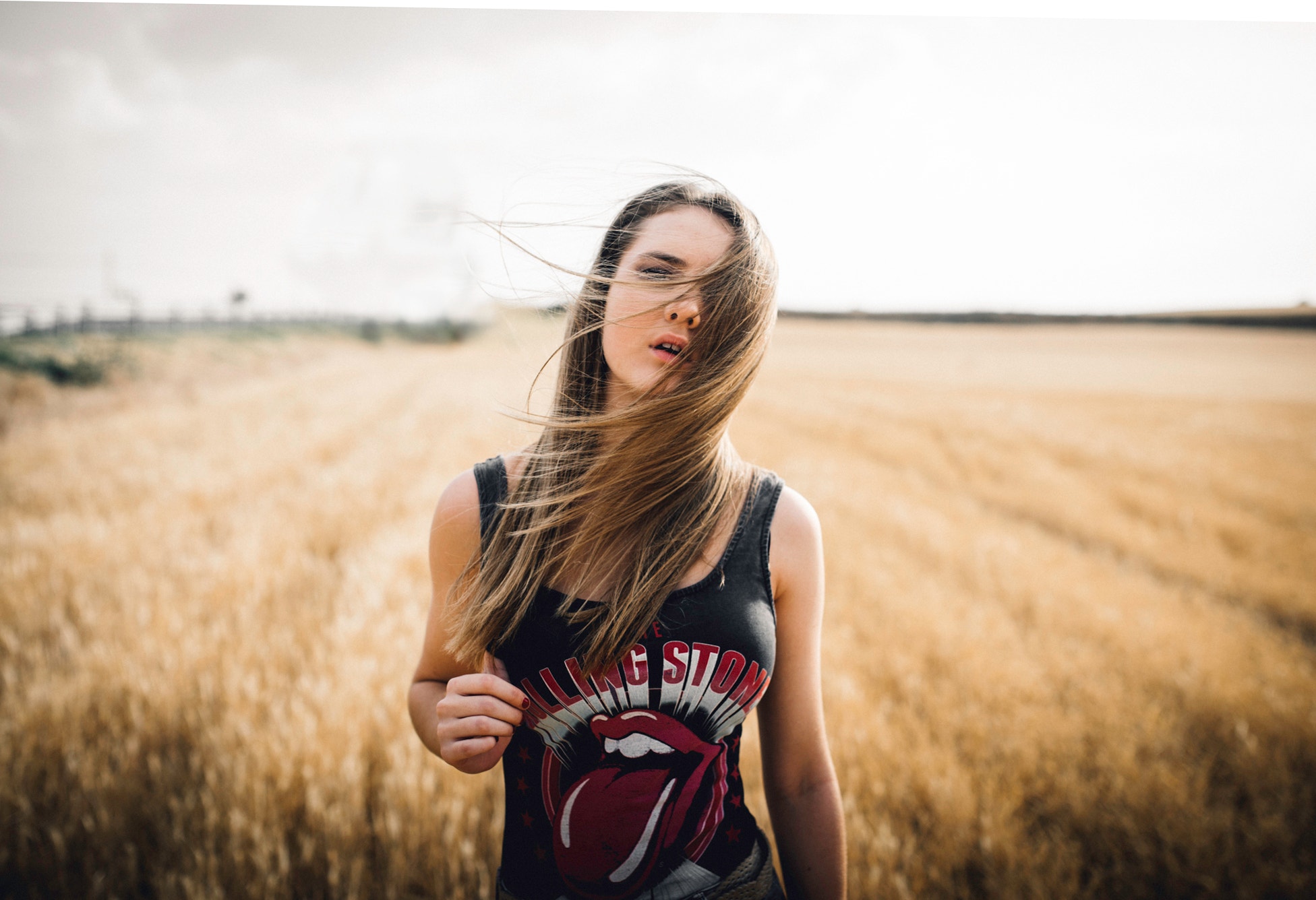 Woman in Rolling Stones T-shirt in a field HD Wallpaper