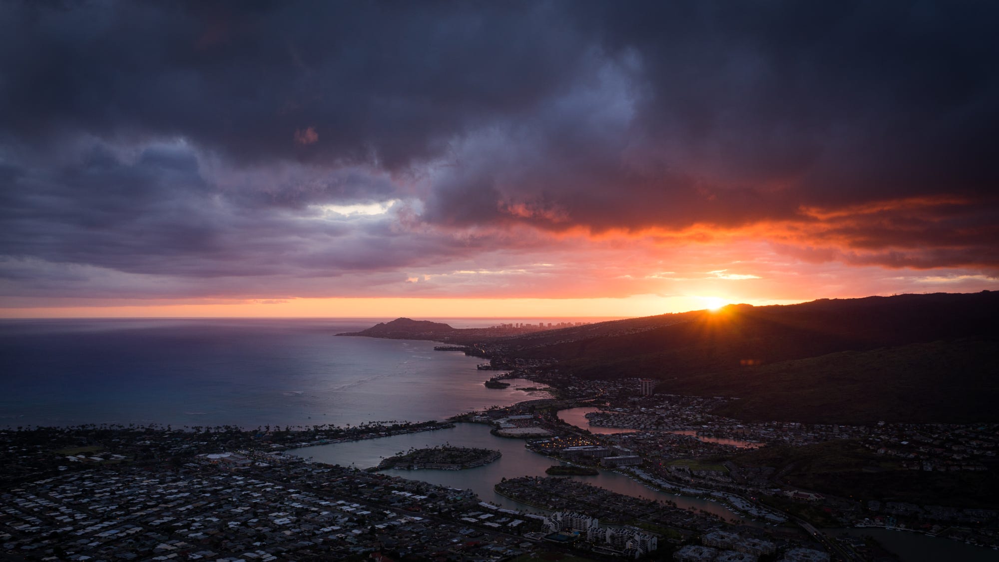 Sunset over Hawaii cityscape and ocean HD Wallpaper