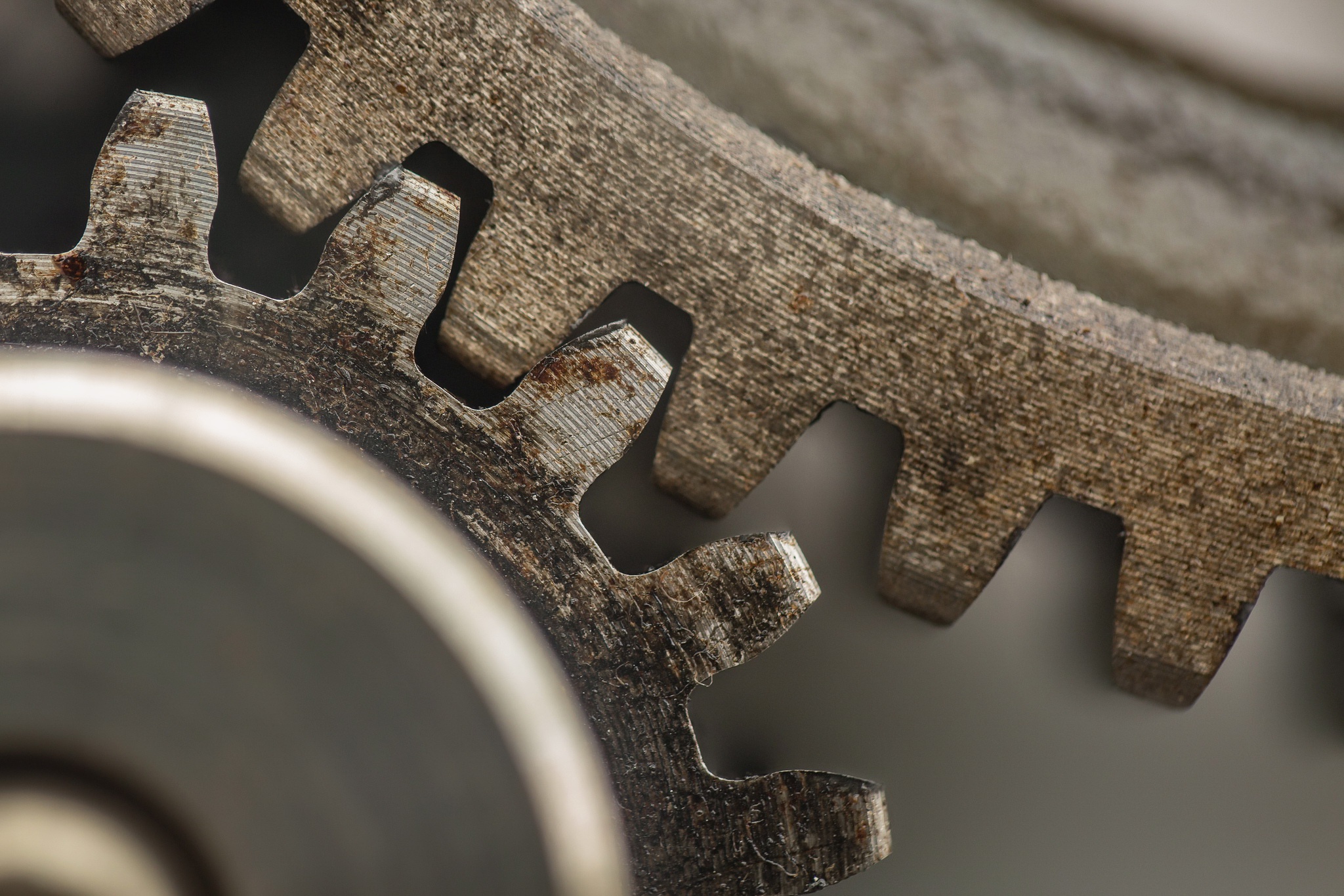 Close-up of two rusty metal gears HD Wallpaper