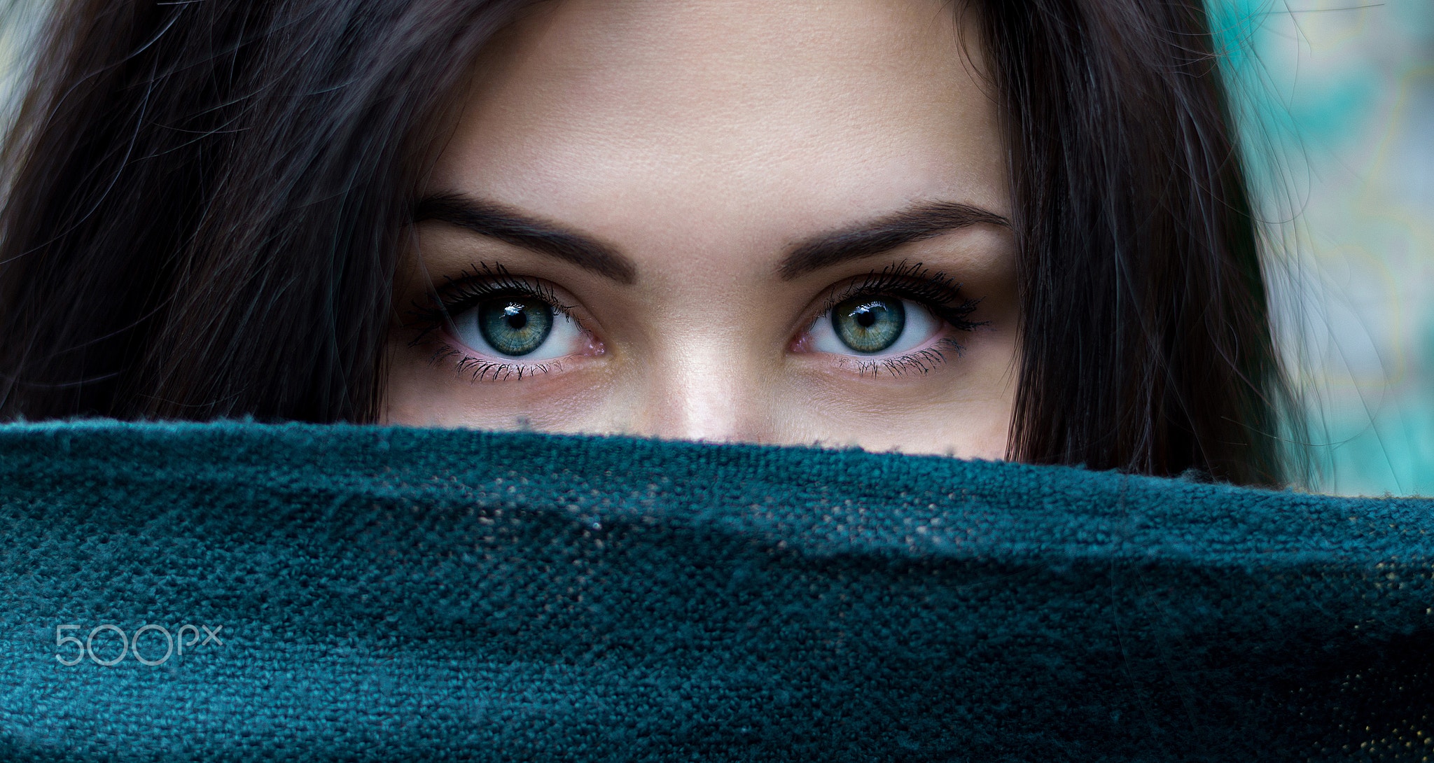 Close-up of a woman's eyes with a teal scarf HD Wallpaper