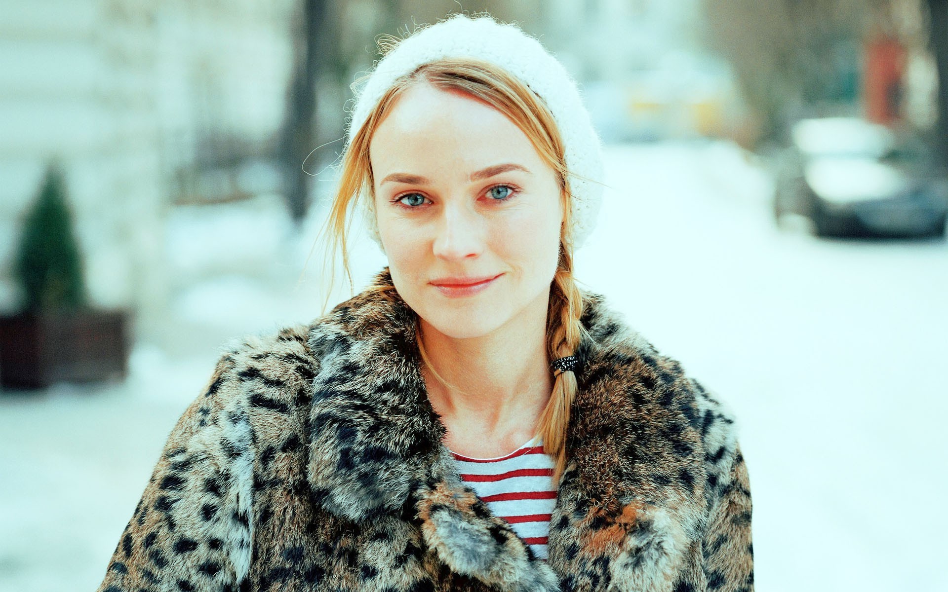 Diane Kruger wearing a fur coat and hat HD Wallpaper