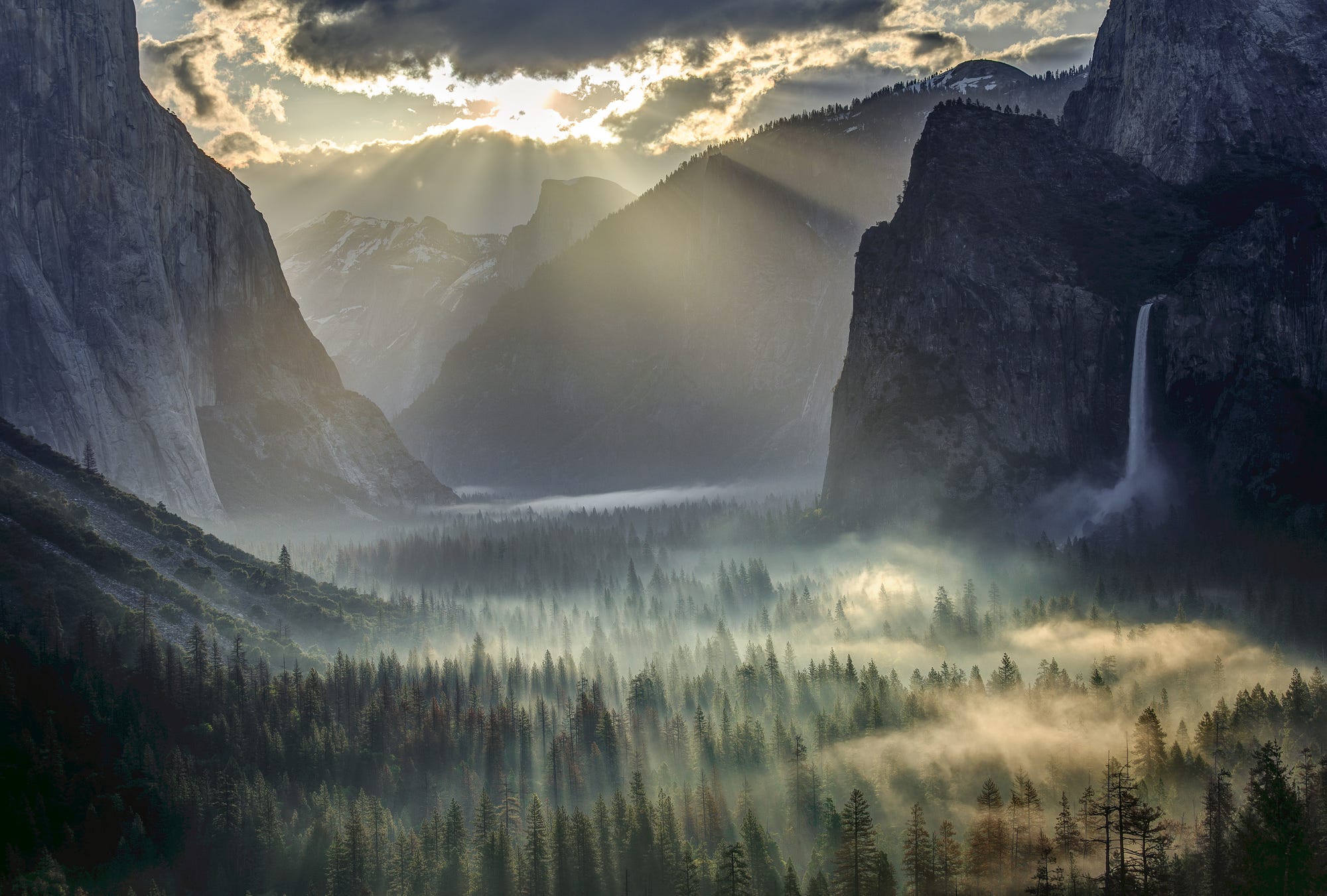 Yosemite National Park with Sun Rays and Mist HD Wallpaper