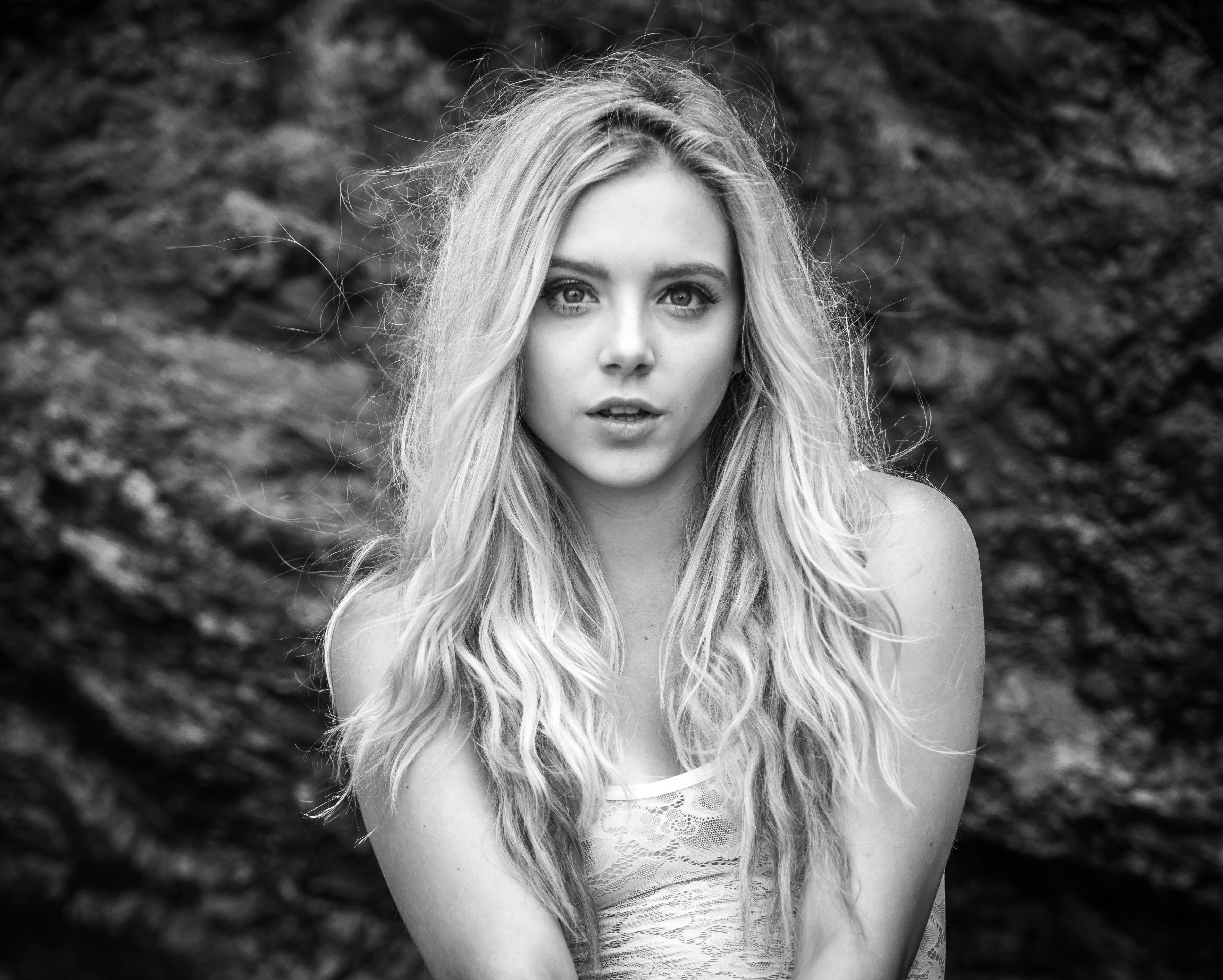 Woman with blonde hair looking at the viewer HD Wallpaper