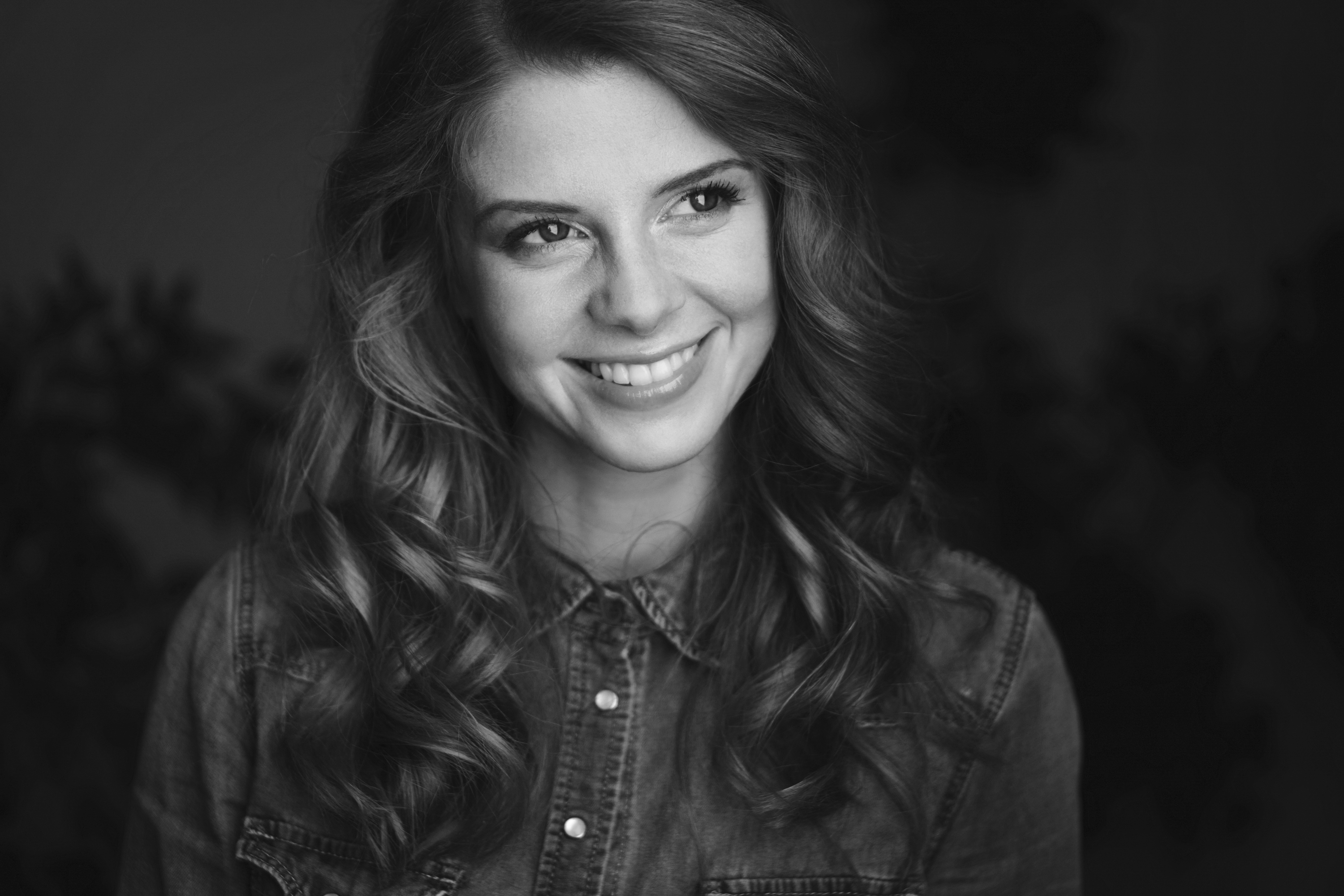 Monochrome portrait of a smiling woman in a denim shirt HD Wallpaper