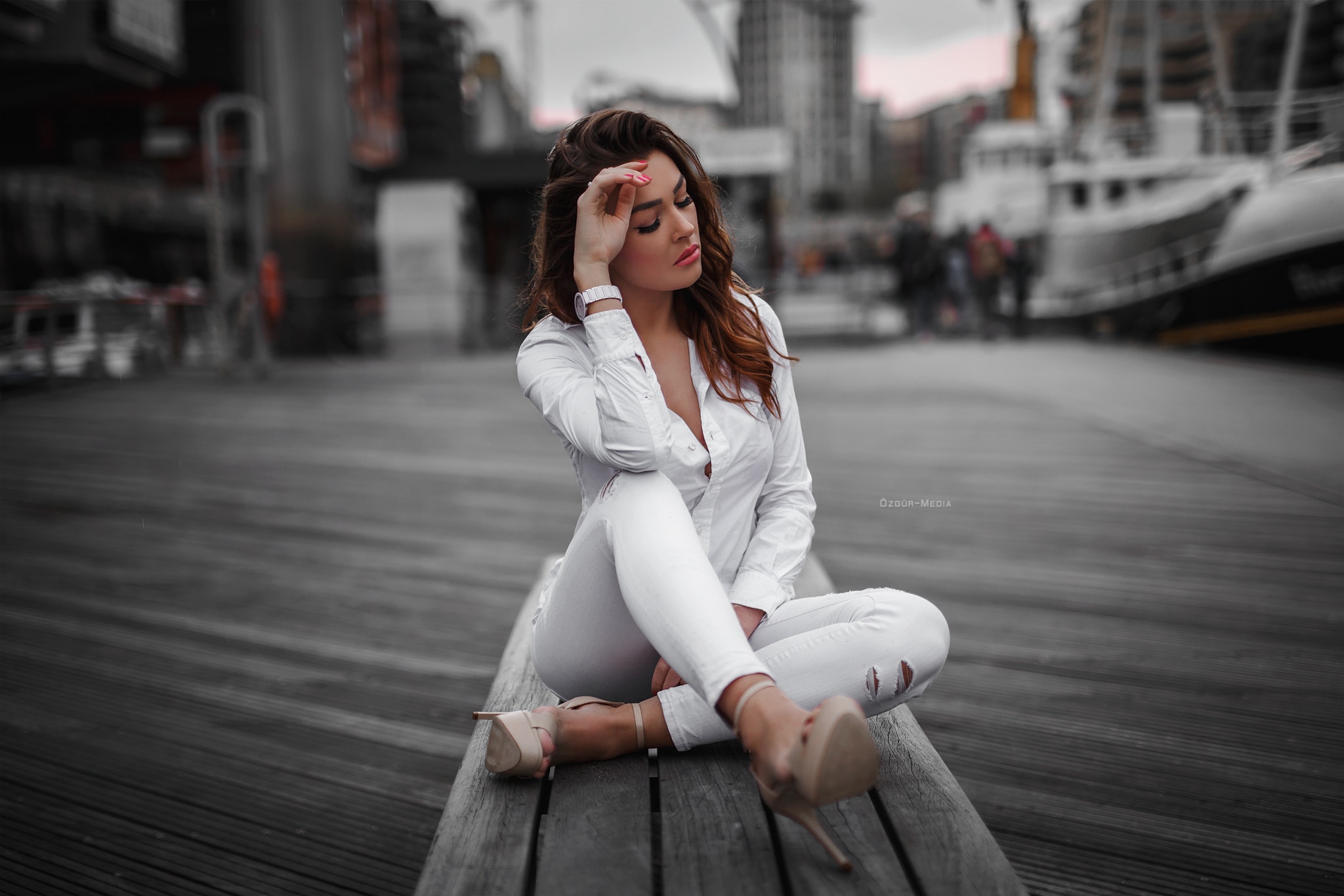 Woman in white clothing sitting on a bench HD Wallpaper