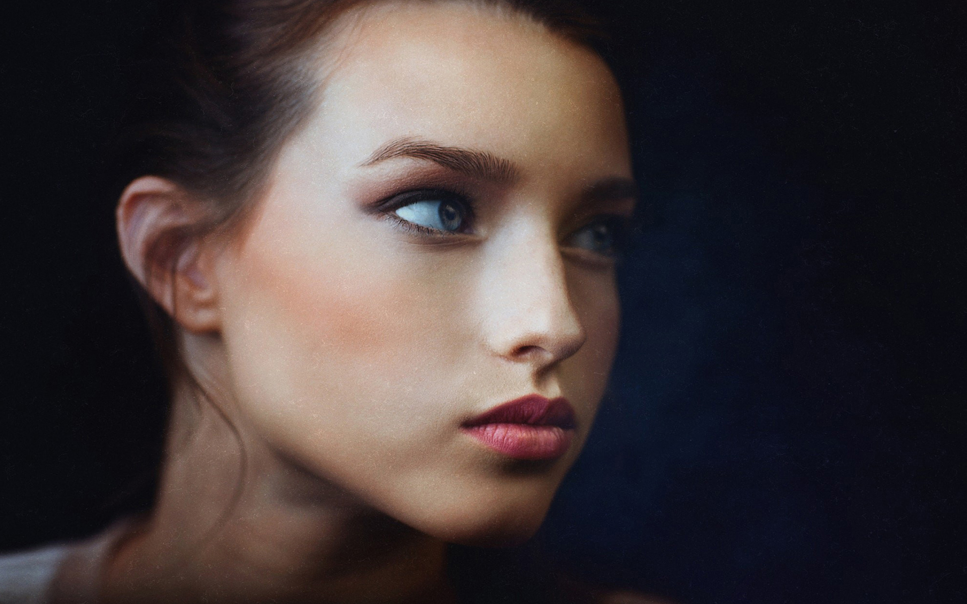 Portrait of a woman with blue eyes and red lipstick HD Wallpaper